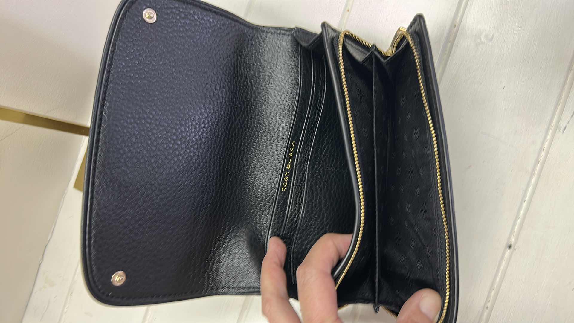 Photo 1 of TORY BURCH BRITTEN Black /Gold
PEBBLE LEATHER WALLET