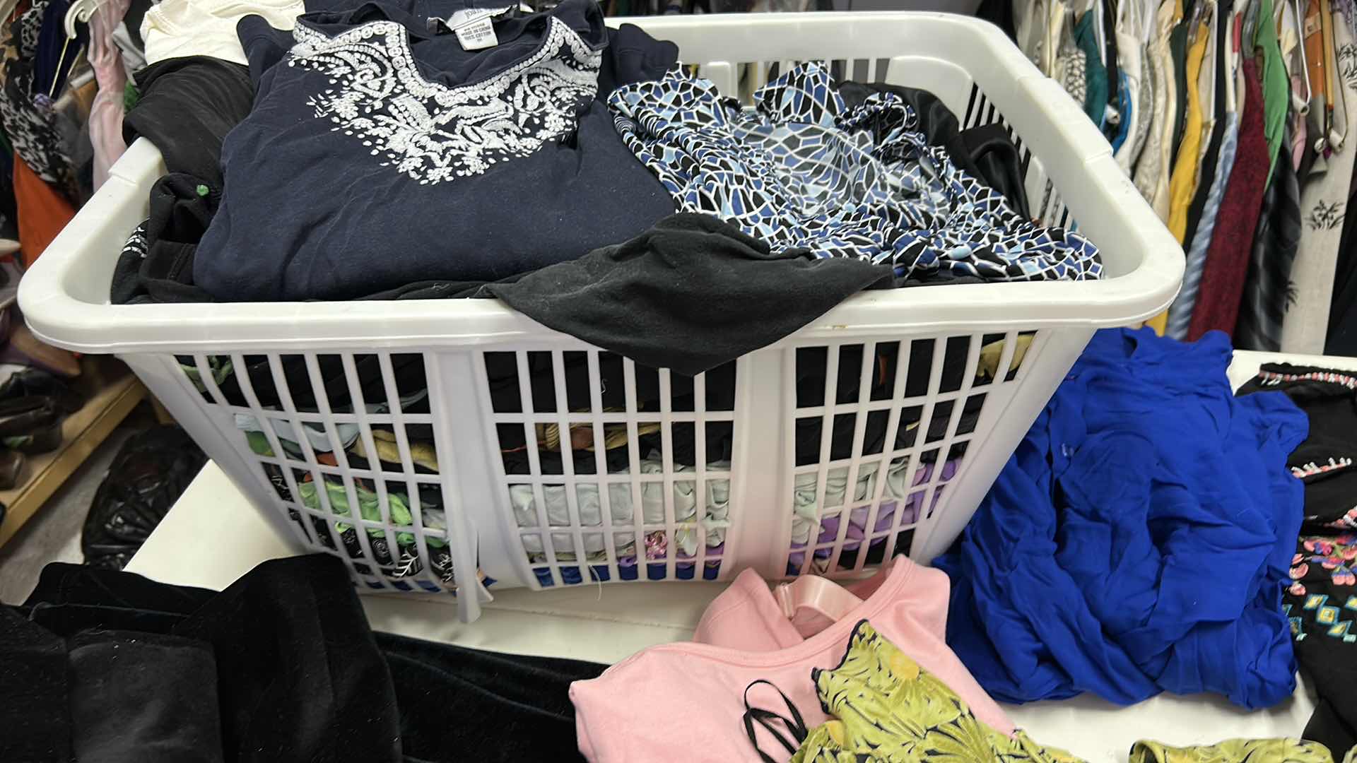 Photo 1 of TOTE - FULL OF XL, XXL WOMENSWEAR, JOHNNY WAS, CHICOS AND MORE