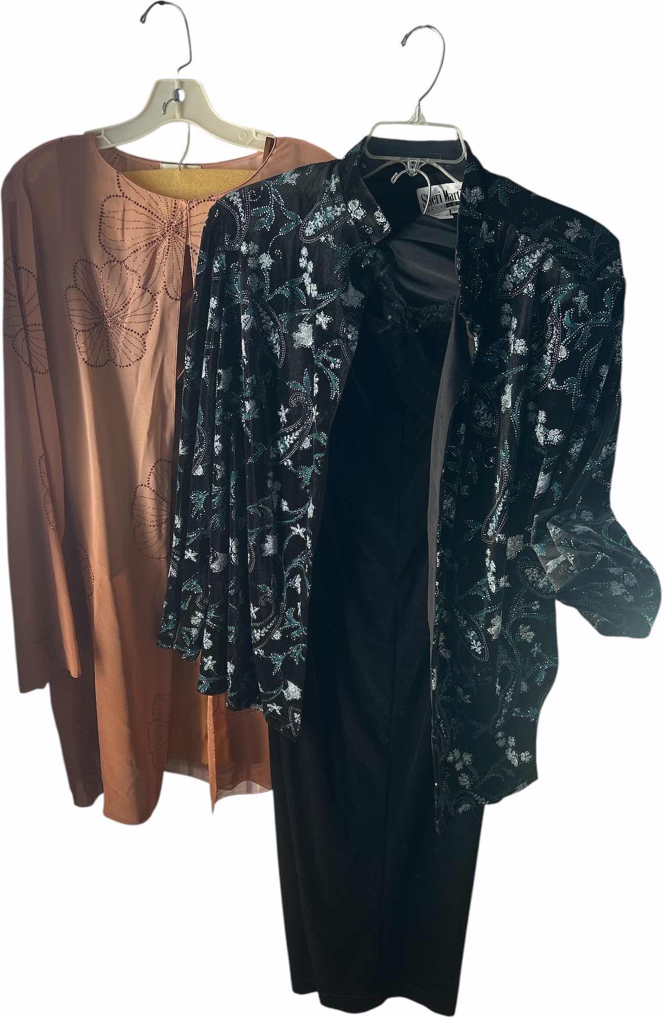 Photo 1 of WOMENS 4 PC PLUS SIZE CLOTHING