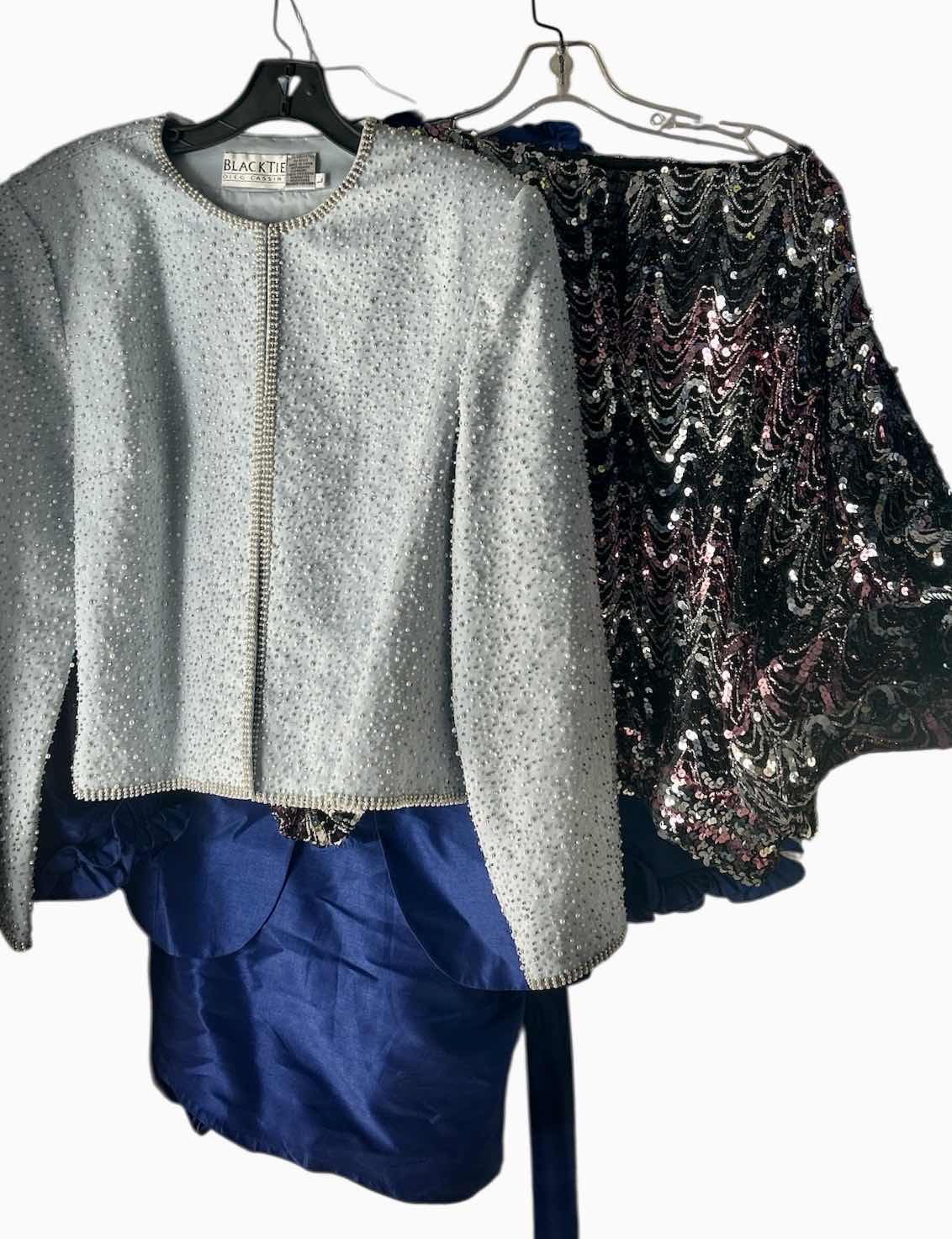 Photo 1 of WOMENS 4 PC PLUS SIZE CLOTHING