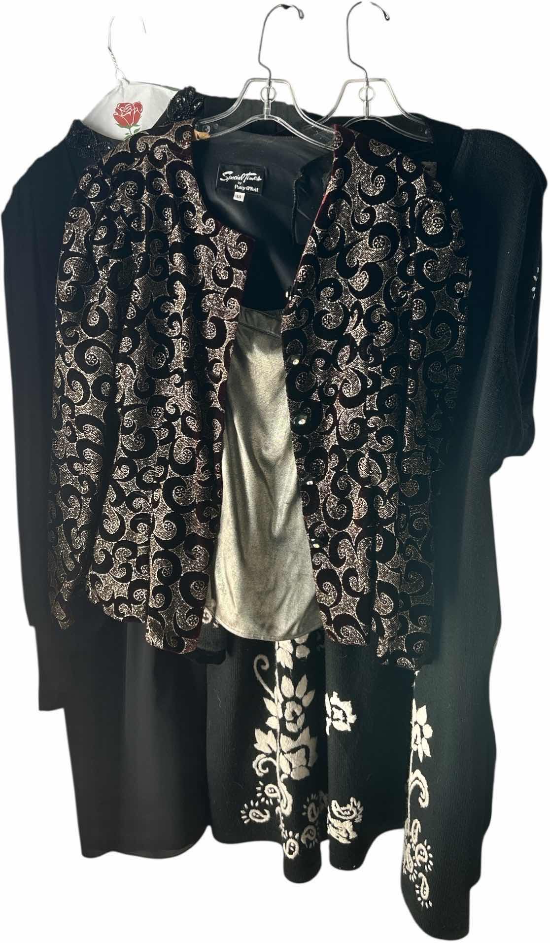 Photo 1 of WOMENS 4 PC PLUS SIZE CLOTHING