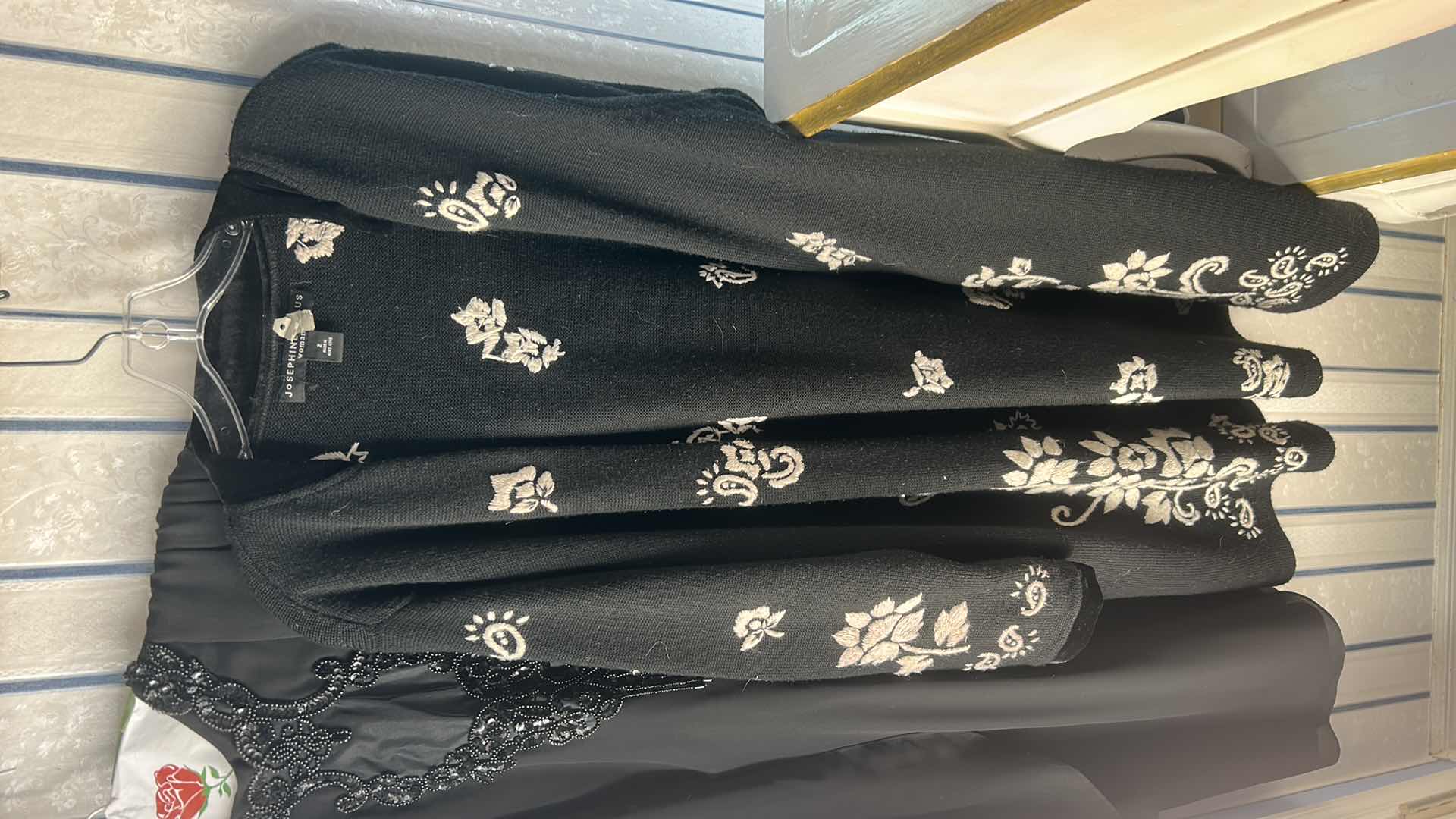 Photo 1 of WOMENS 4 PC PLUS SIZE CLOTHING