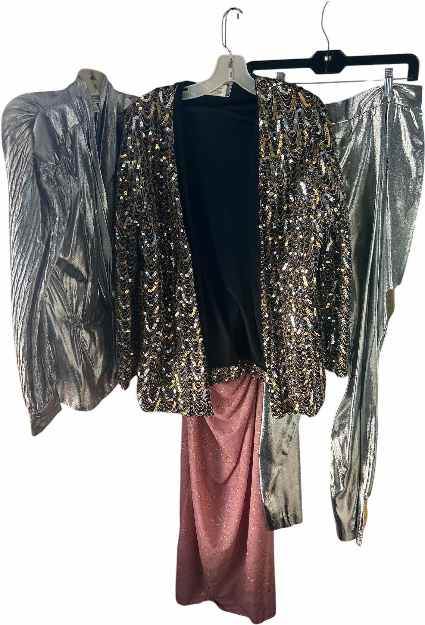 Photo 1 of WOMENS 4 PC PLUS SIZE CLOTHING