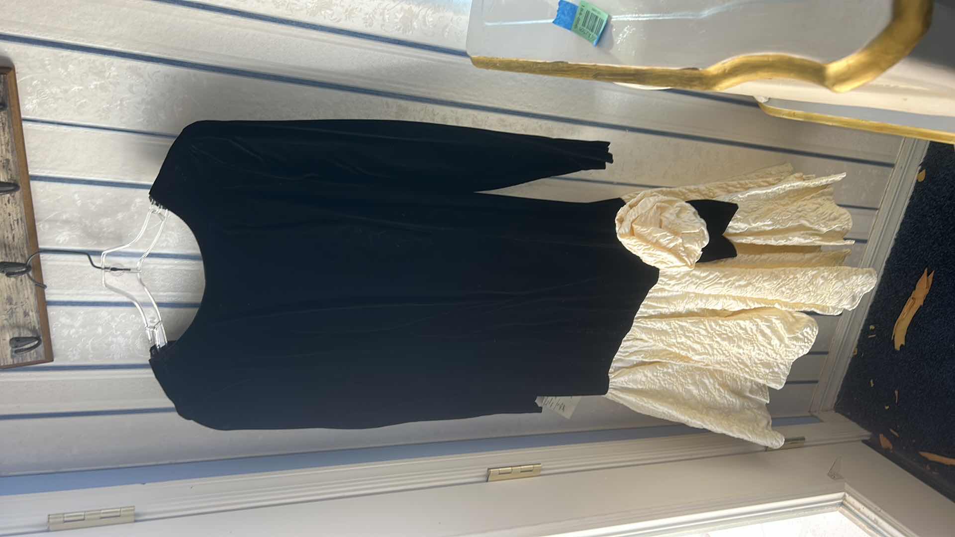 Photo 1 of WOMENS 4 PC PLUS SIZE CLOTHING