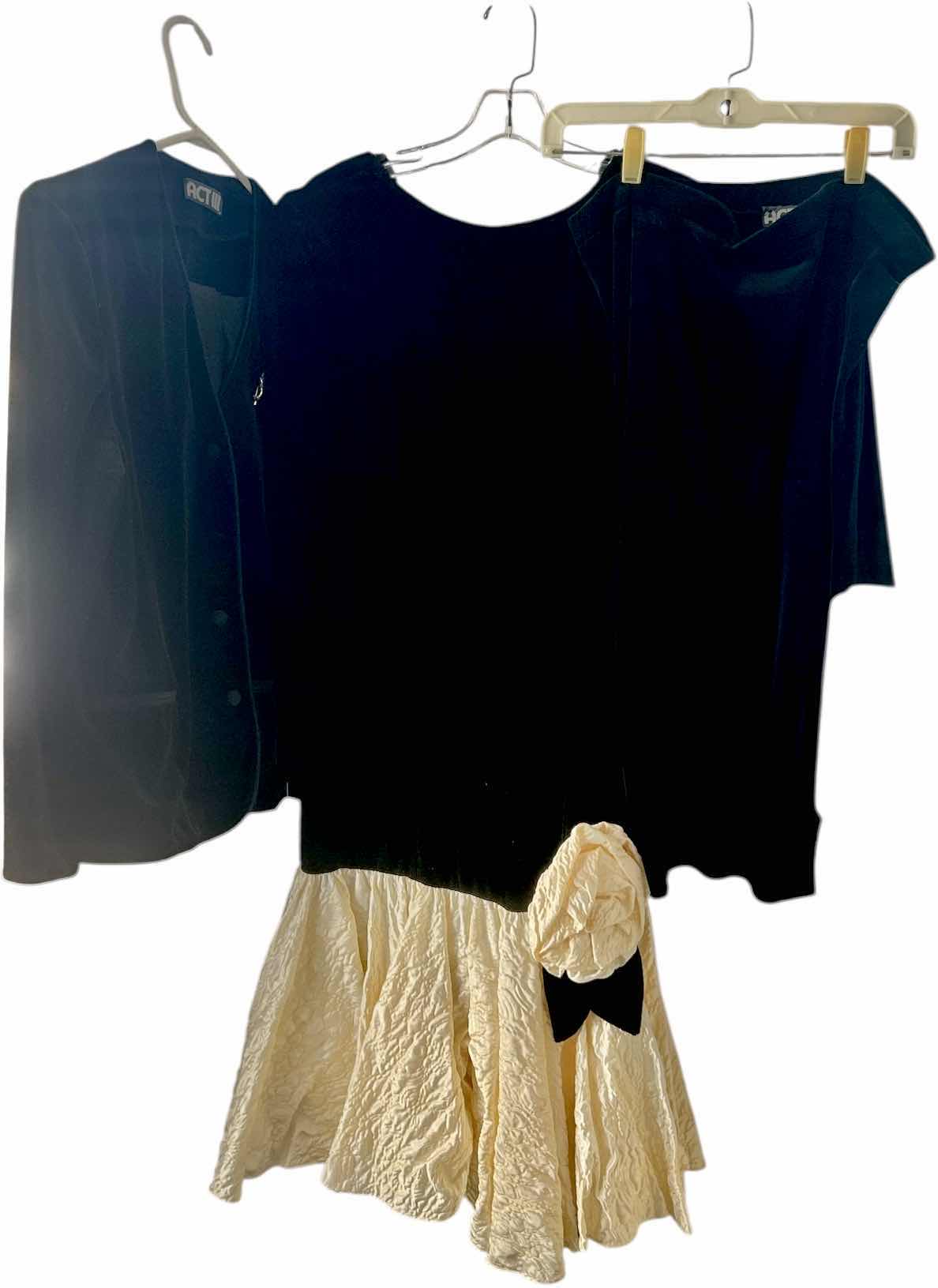Photo 1 of WOMENS 4 PC PLUS SIZE CLOTHING