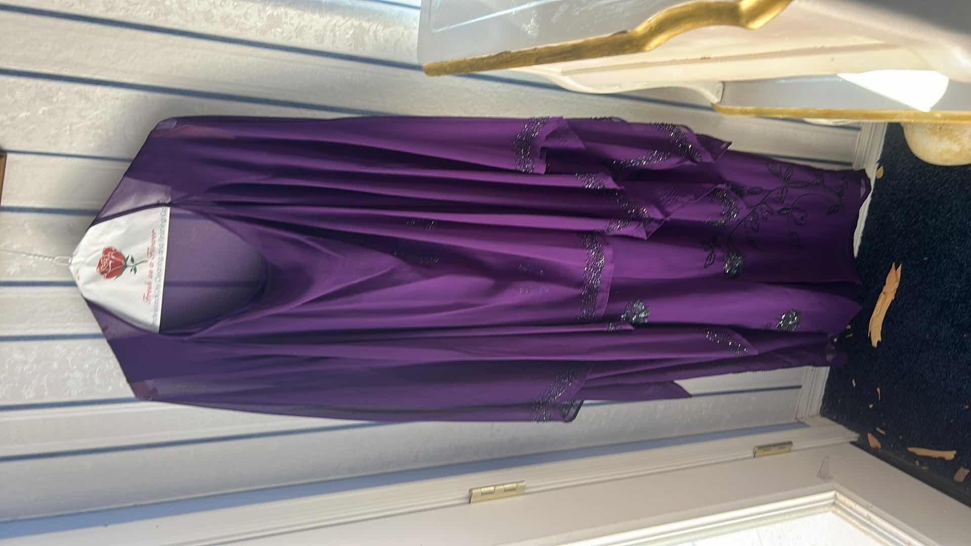Photo 1 of WOMENS 3PC PLUS SIZE CLOTHING
