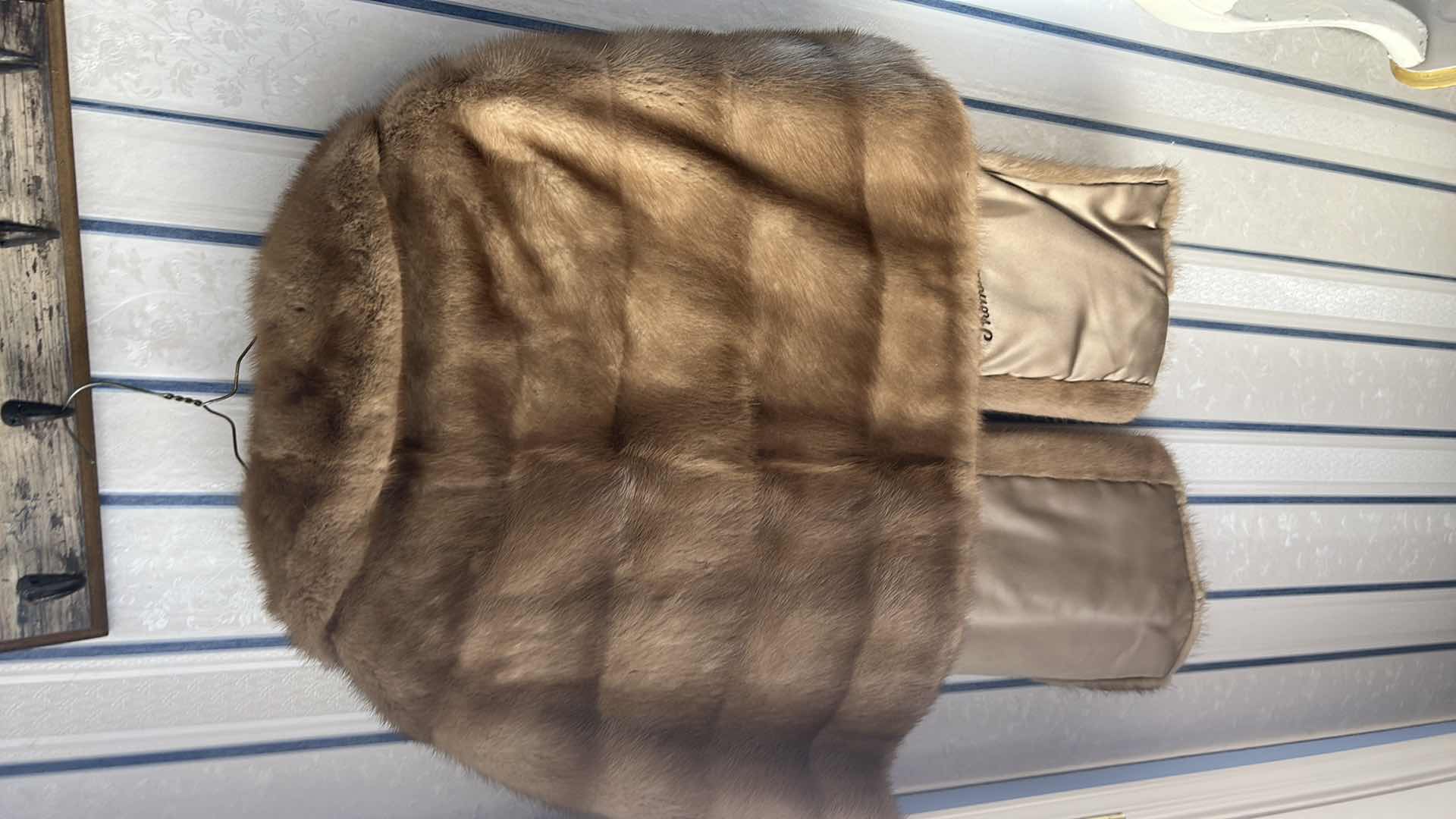 Photo 1 of WOMENS PLUS SIZE MINK STOLL