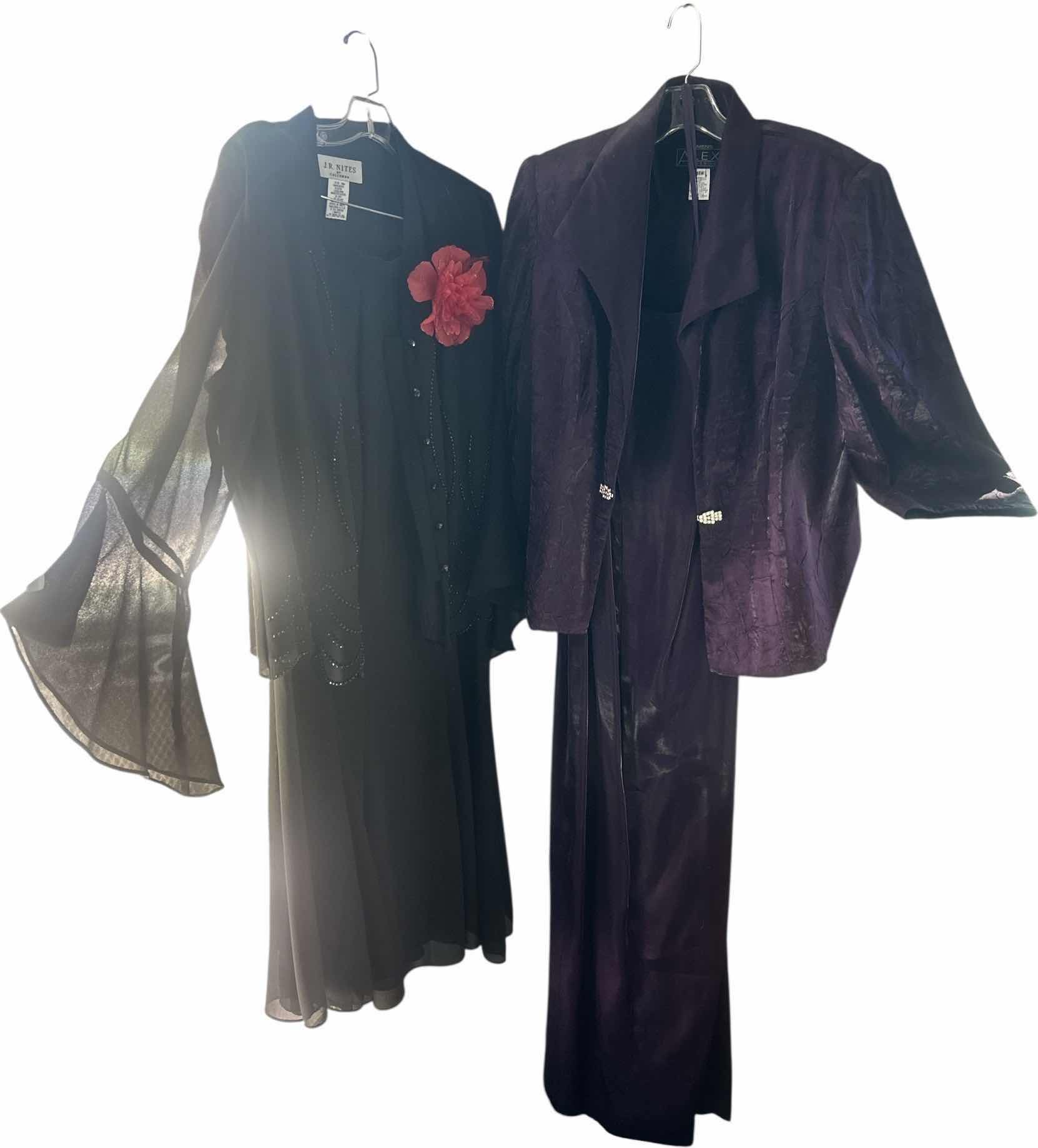 Photo 1 of WOMENS 4 PC PLUS SIZE CLOTHING