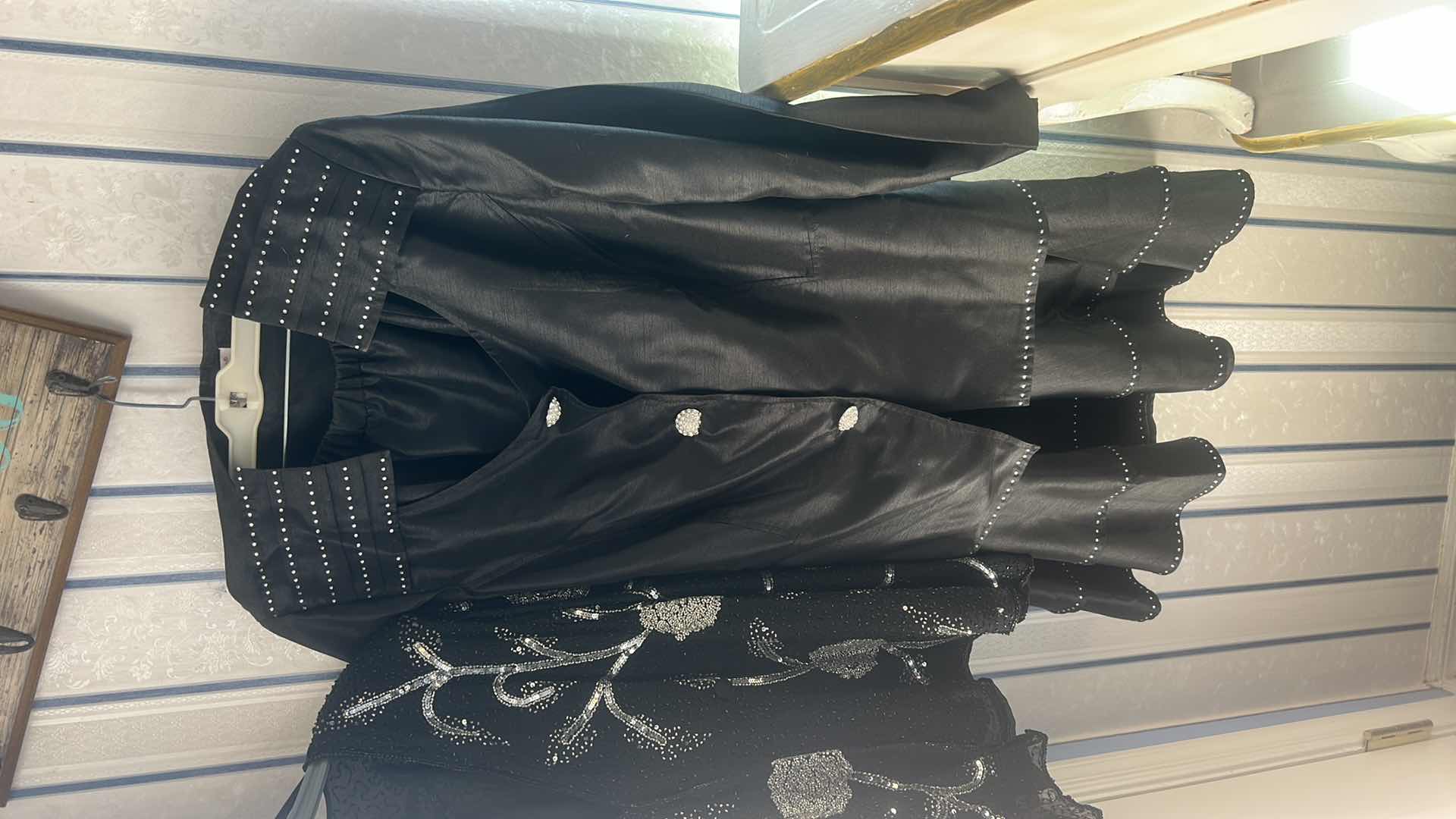 Photo 1 of WOMENS 3 PC PLUS SIZE CLOTHING