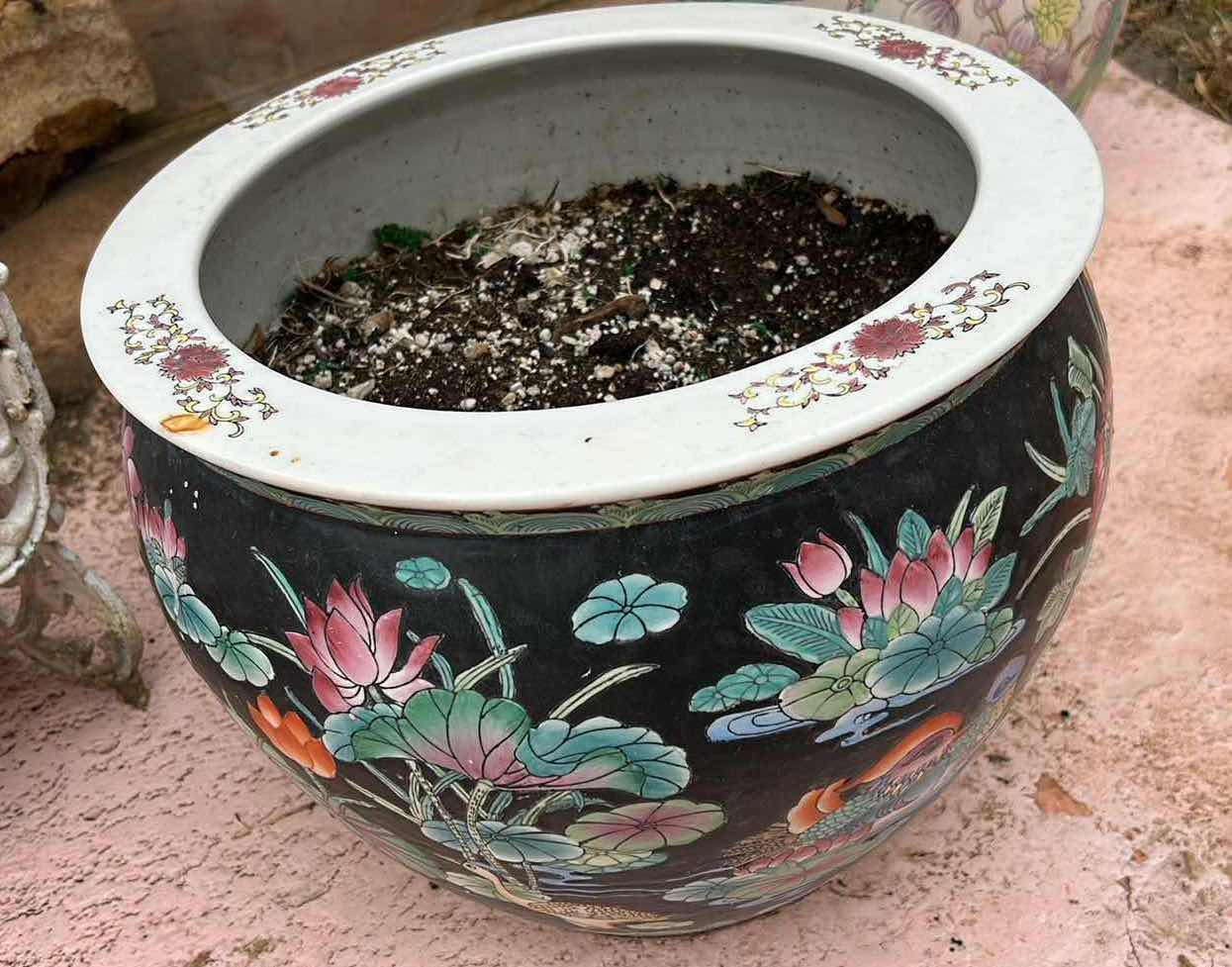 Photo 1 of PORCELAIN POT 14” x 11”
