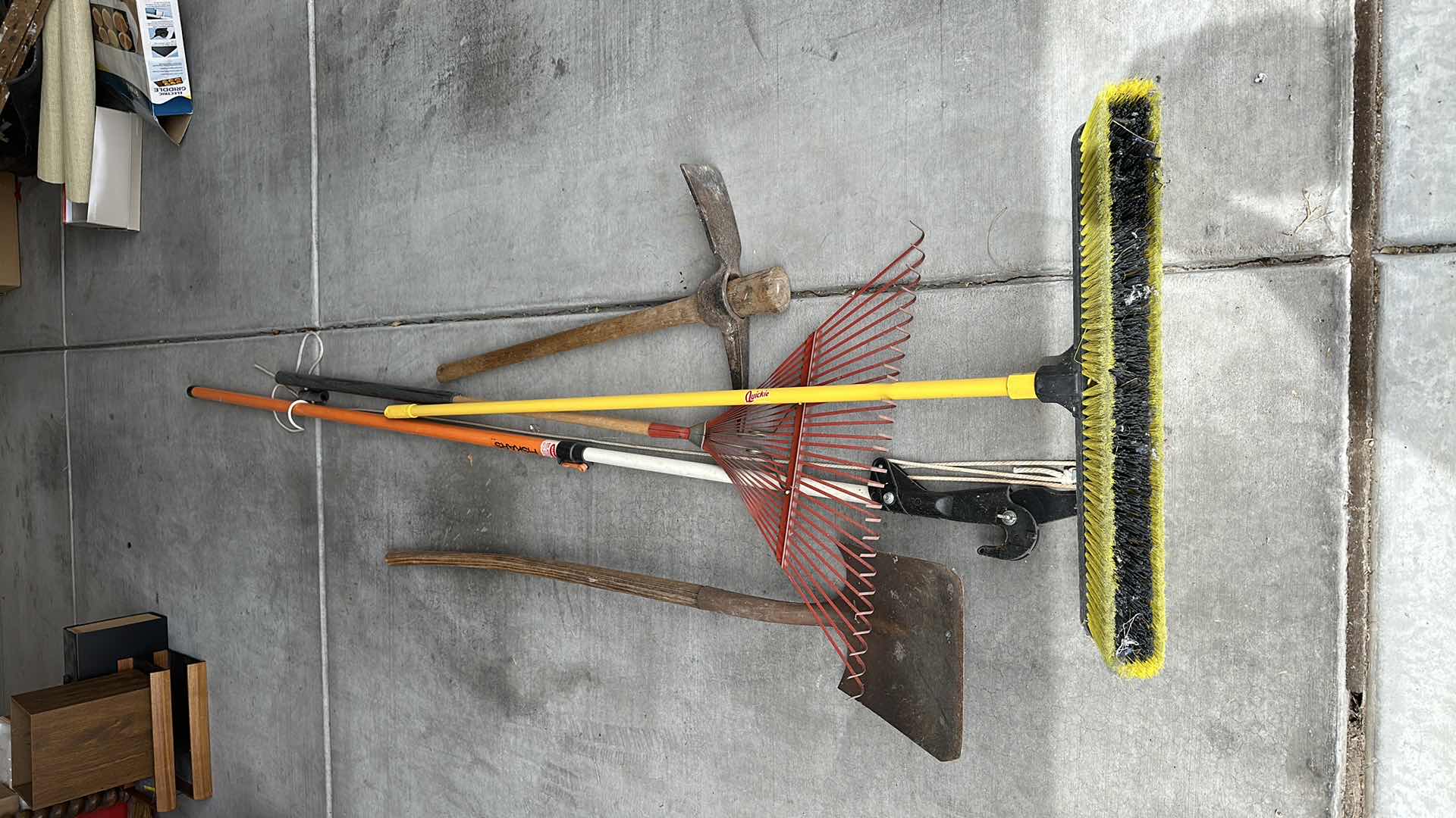 Photo 3 of GARDEN TOOLS