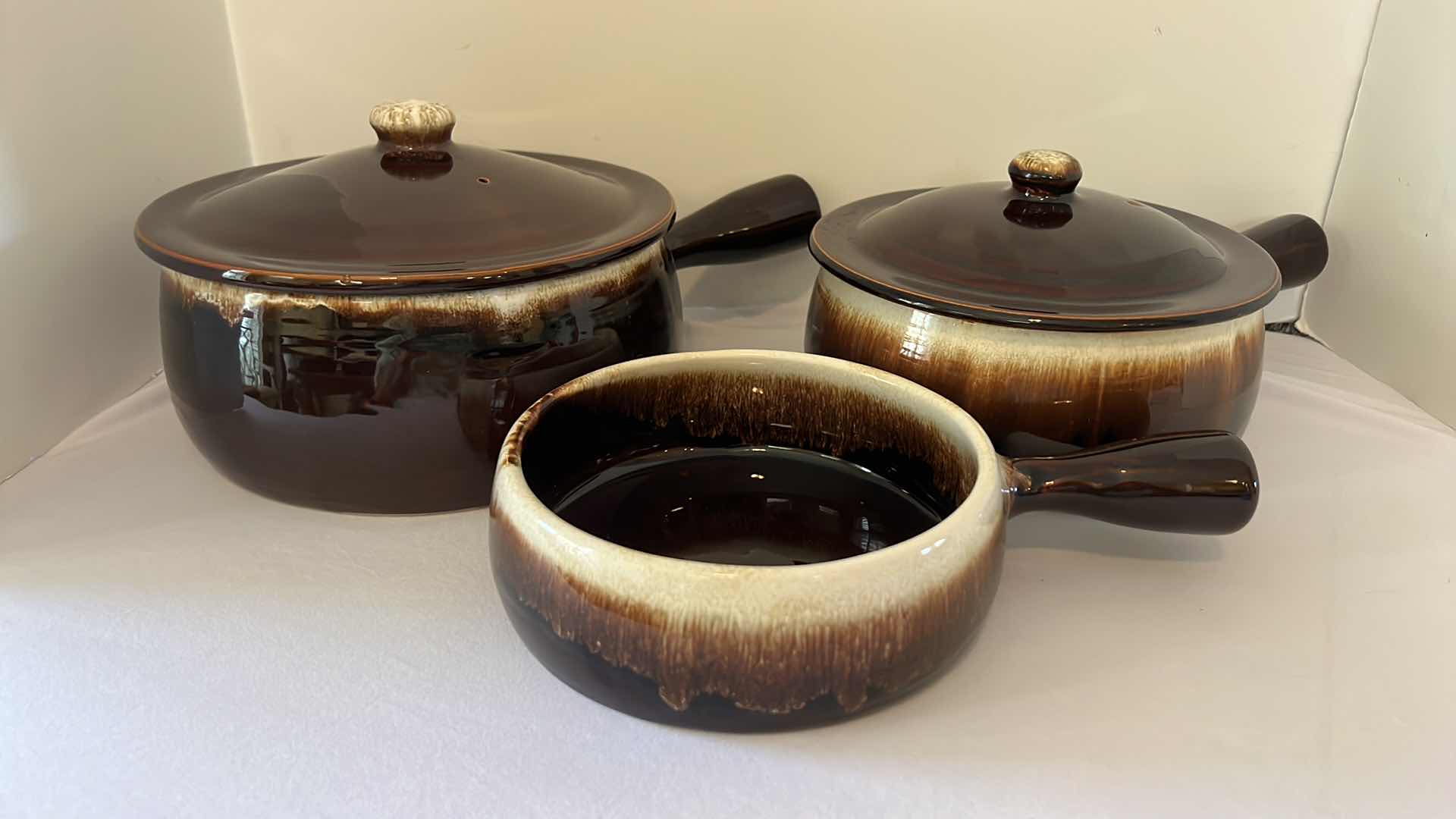 Photo 1 of 3-VINTAGE PFALTZGRAFF GOURMET BROWN DRIP GLAZE CASSEROLE DISHES W HANDLES & 2 LIDS (8 1/2", 7 1/2" & 6 1/2" ROUND)