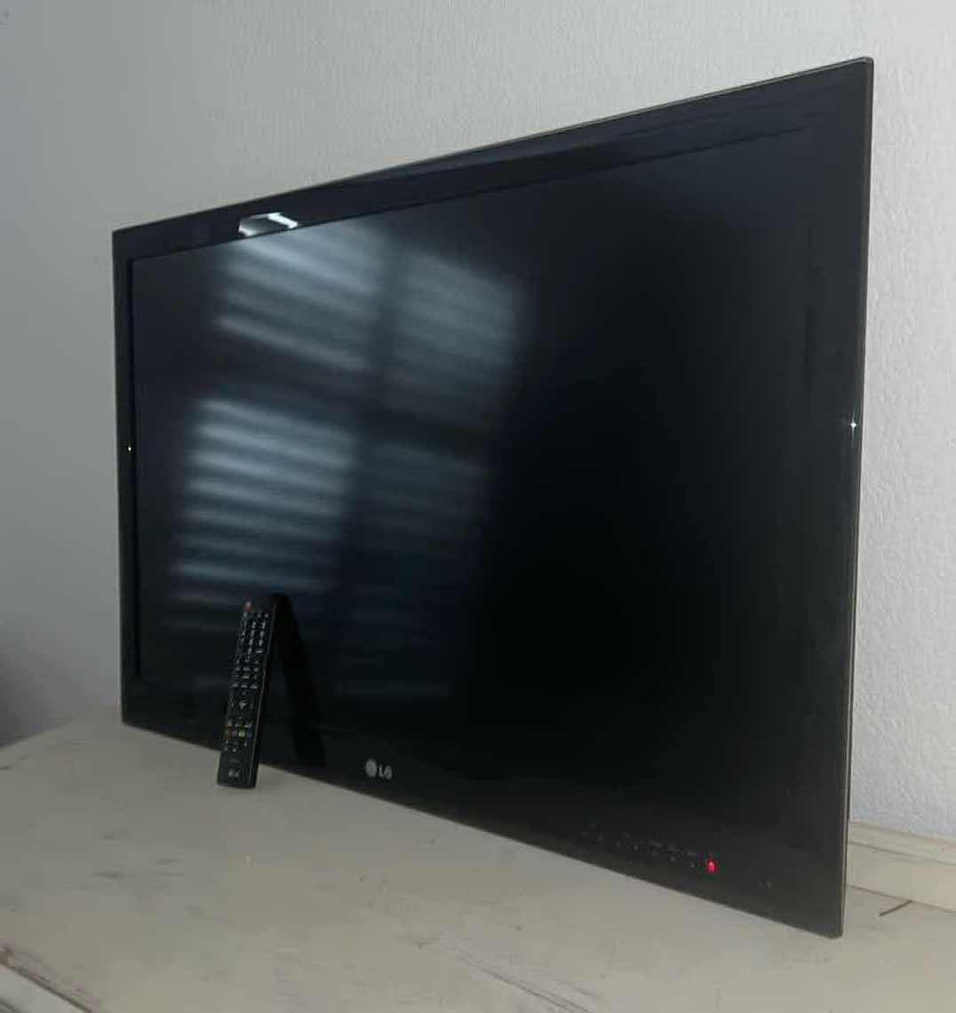 Photo 2 of LG 42" HDMI FLAT SCREEN TV W REMOTE (NO STAND)