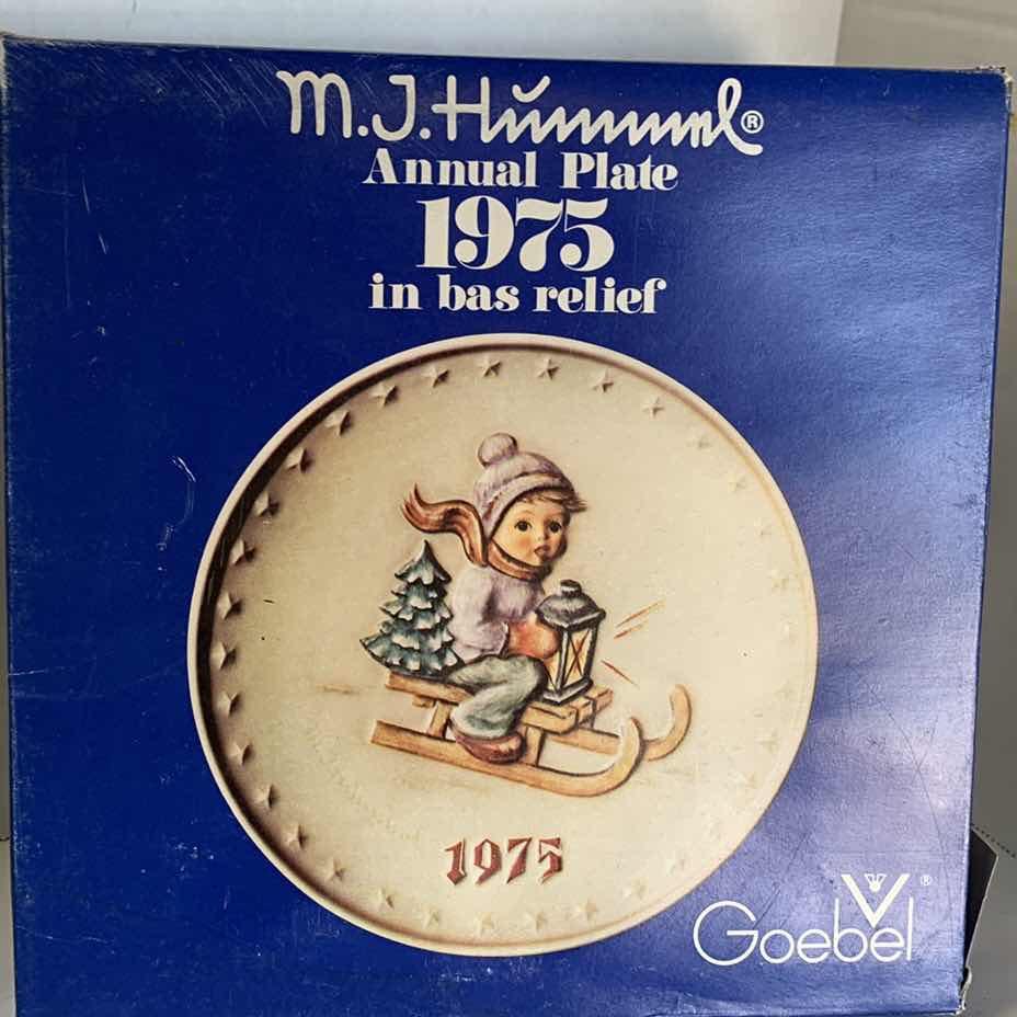 Photo 1 of M. J. HUMMEL GOEBEL 1975 ANNUAL PLATE