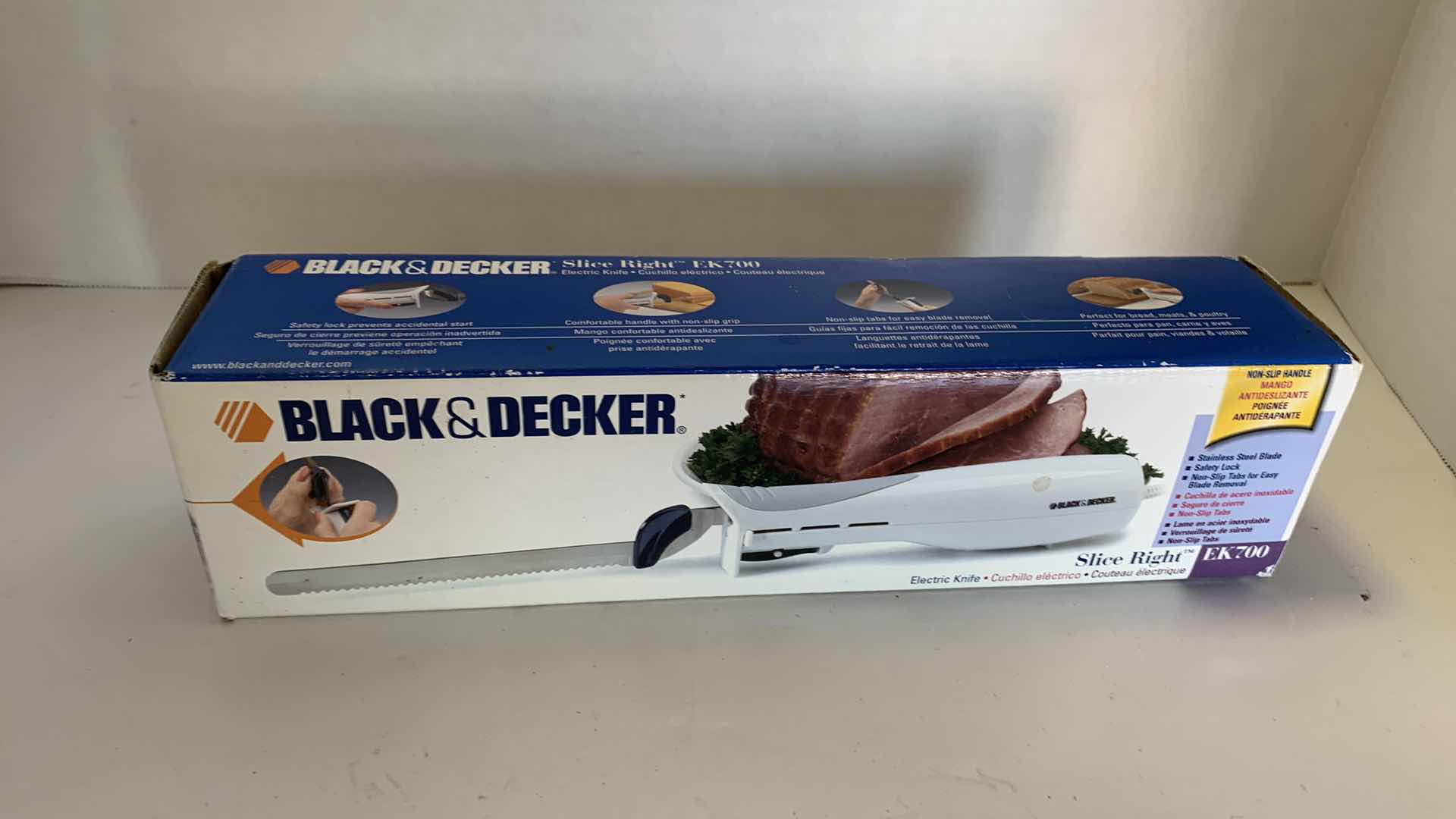 Photo 1 of BLACK AND DECKER SLICE RIGHT EK700 ELECTRIC KNIFE