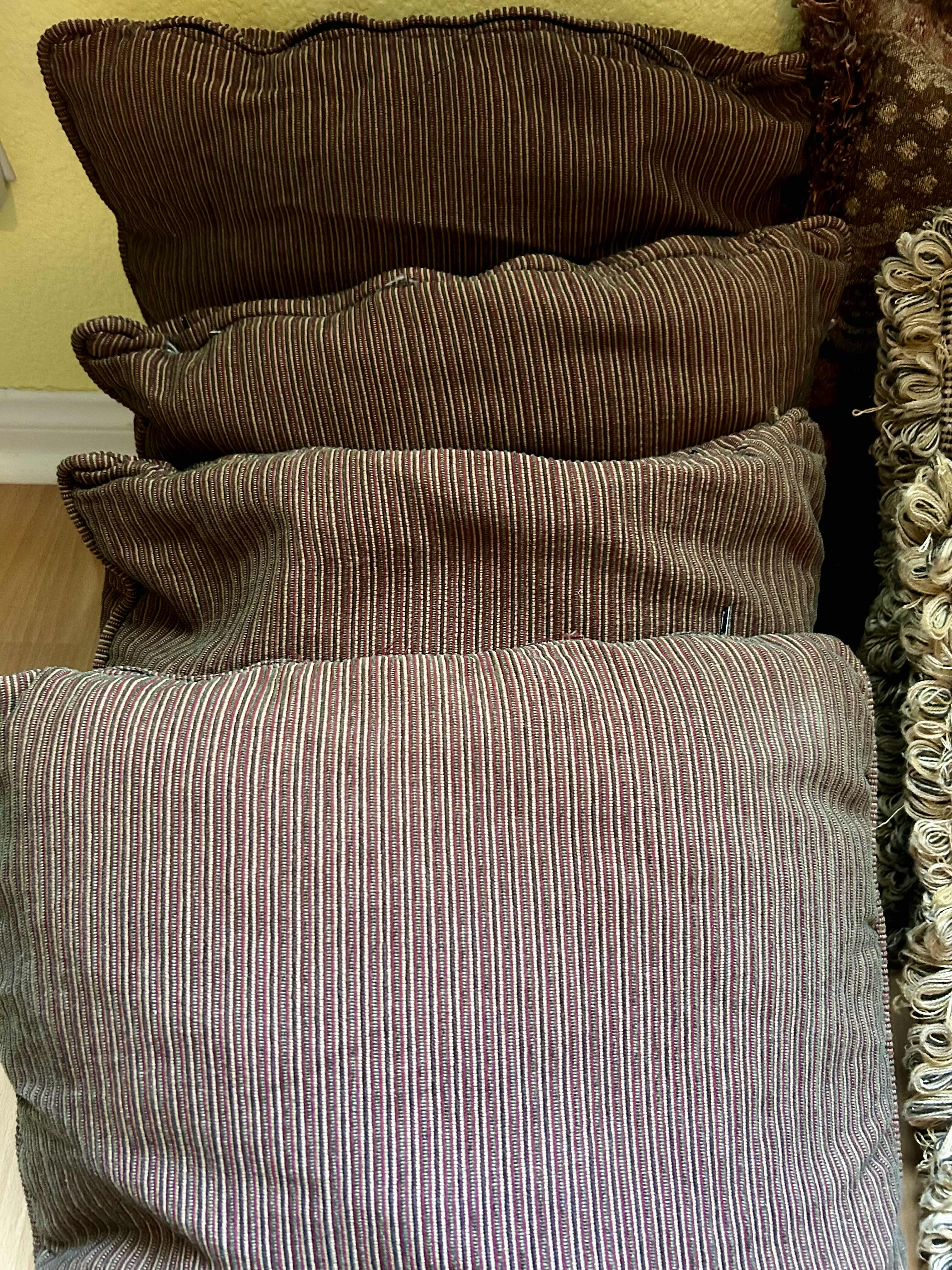 Photo 3 of 6 DECORATIVE THROW PILLOWS IN MAROON AND BROWN