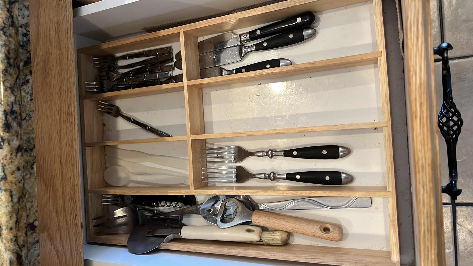 Photo 3 of CONTENTS OF 2-KITCHEN DRAWERS-FLATWARE & KNIVES