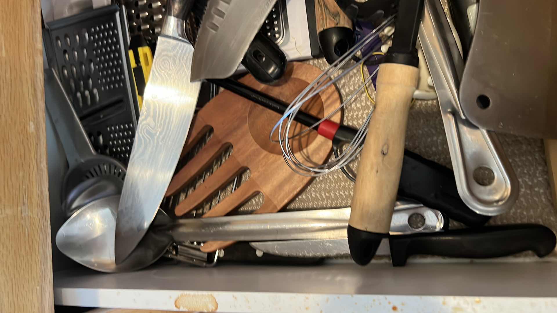 Photo 2 of CONTENTS OF KITCHEN DRAWER-UTENSILS