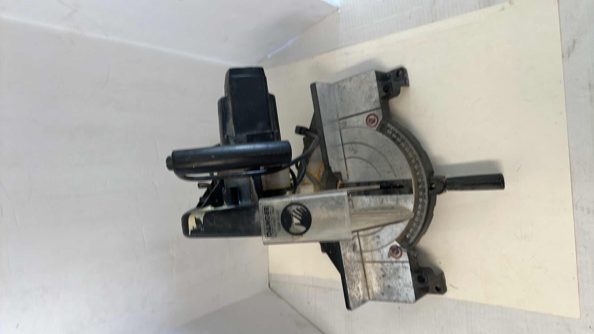 Photo 4 of BLACK & DECKER POWER MITER SAW (TESTED)