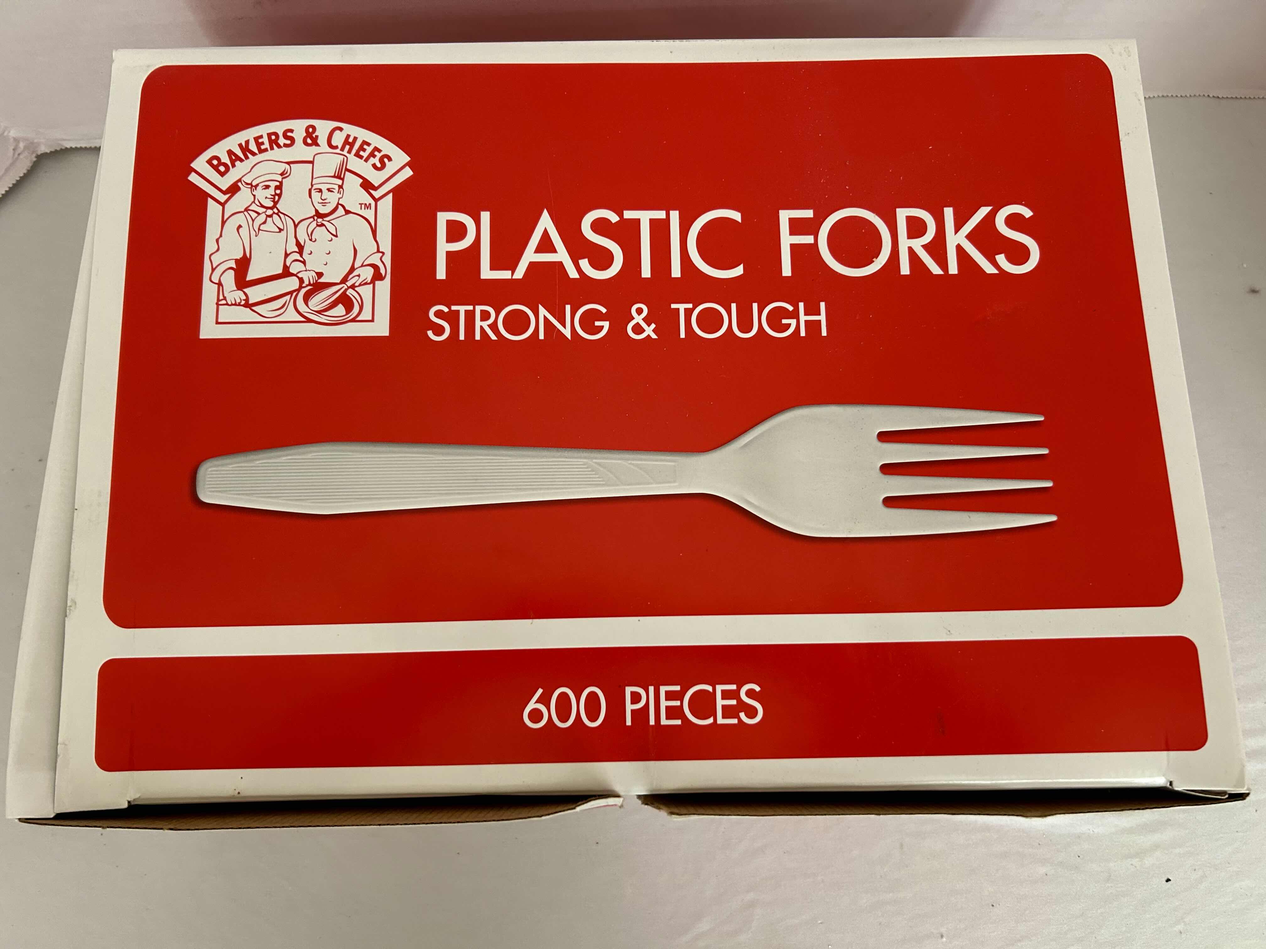 Photo 1 of 600 BAKERS AND CHEFS PLASTIC FORKS