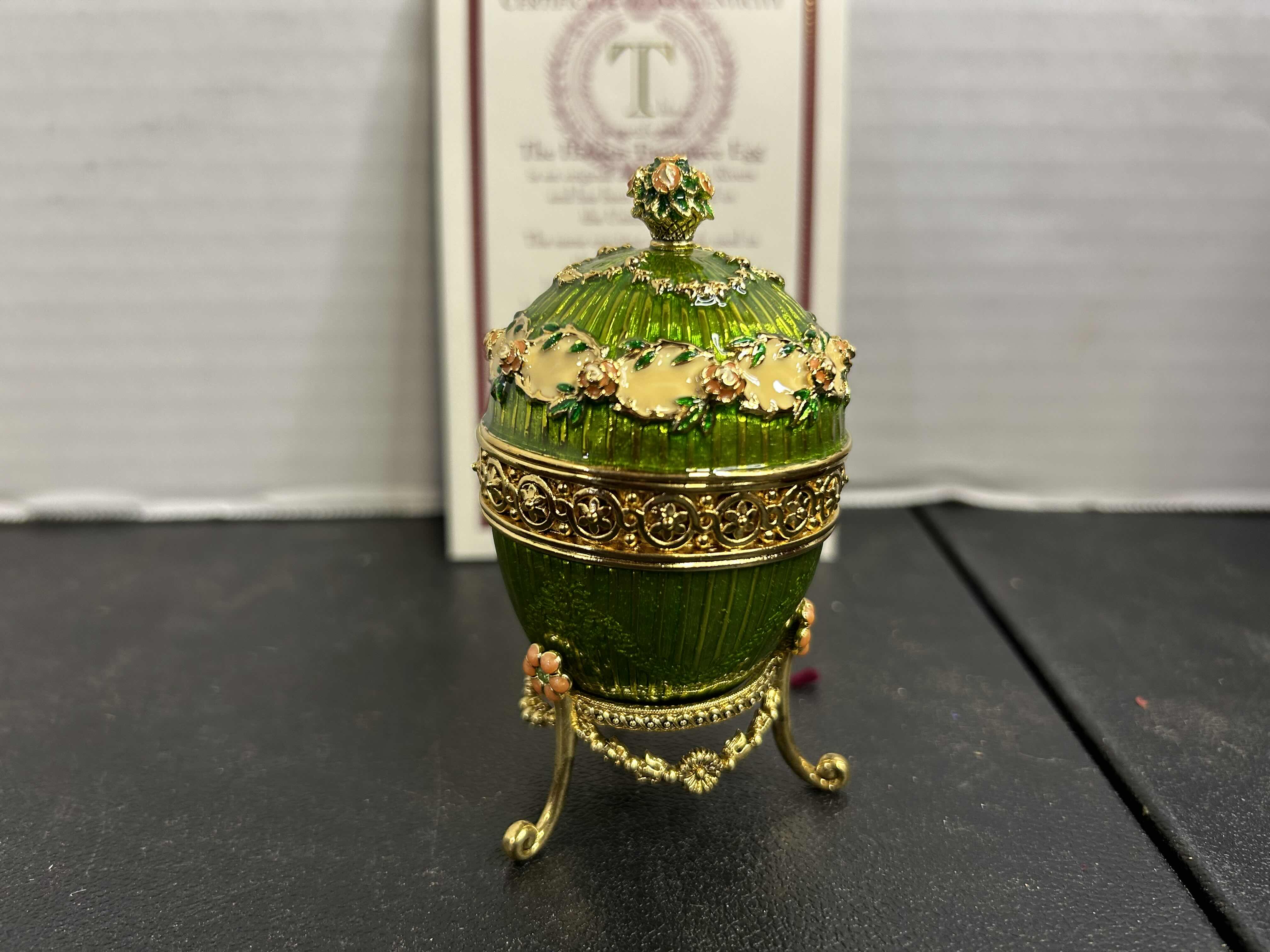 Photo 3 of JOAN RIVERS COLLECTIONS FABERGE STYLE EGG, “THE HIDDEN TIMEPIECE EGG” WITH CERTIFICATE OF AUTHENTICITY

