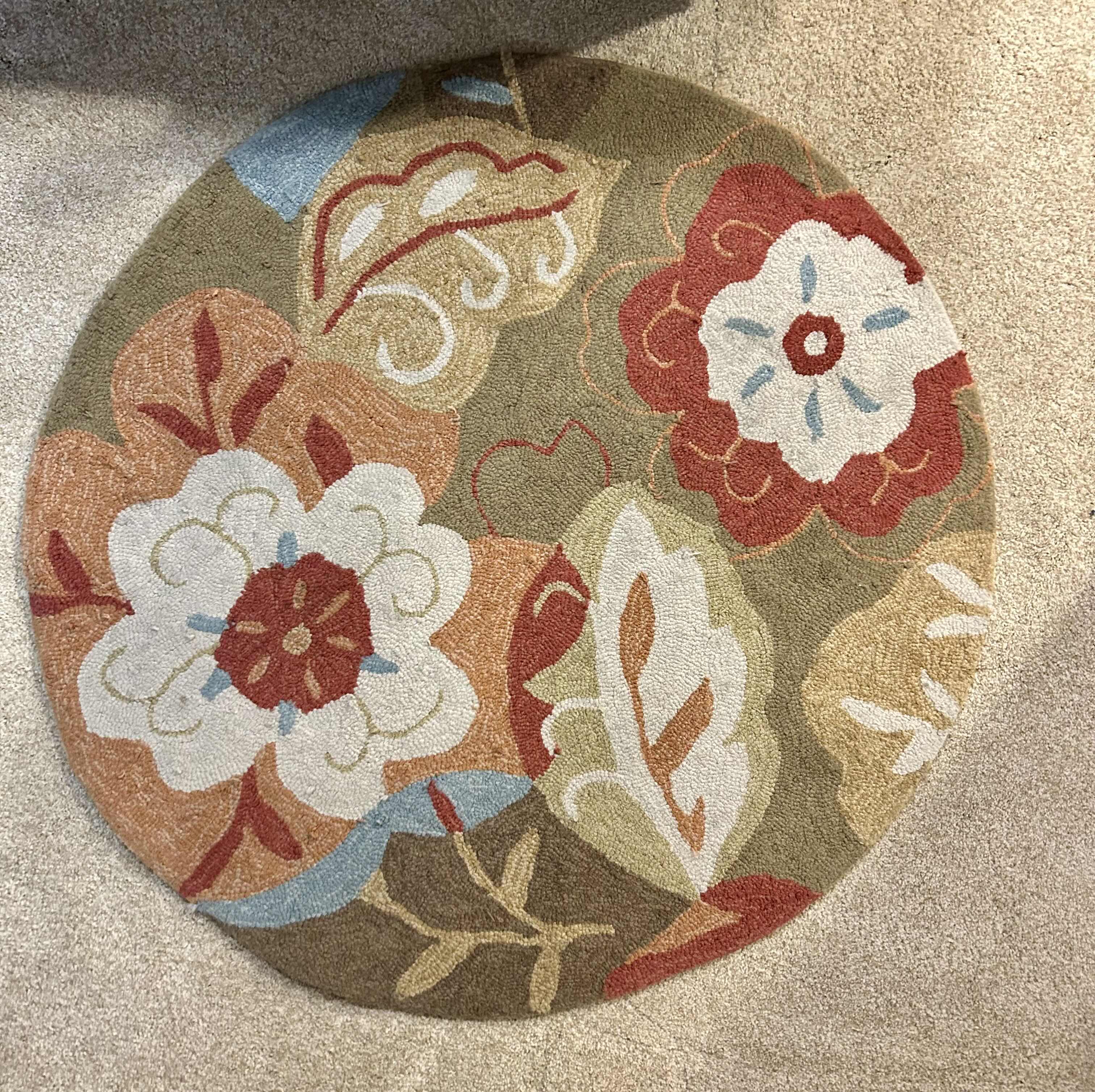 Photo 2 of 36” ROUND RUG MULTICOLORED FLORAL DESIGN