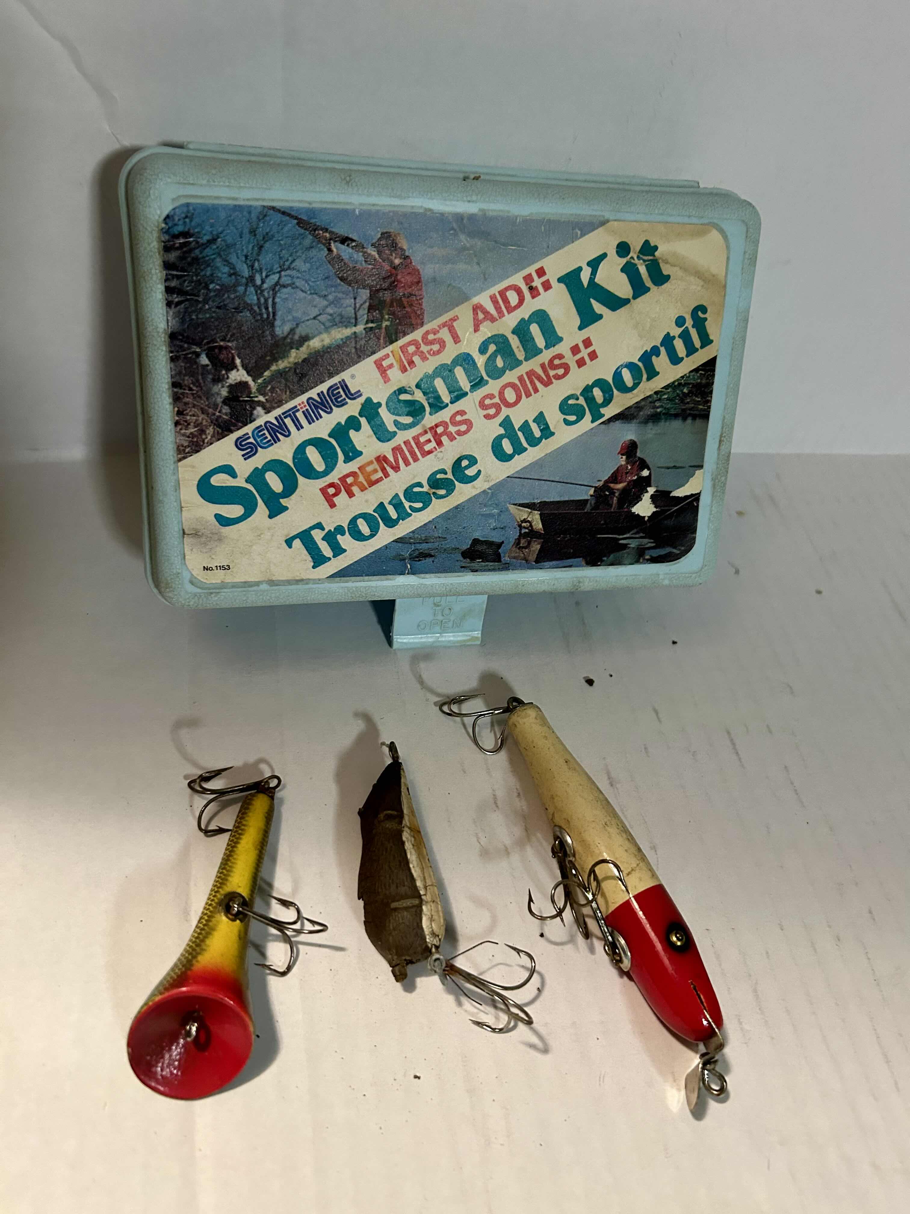 Photo 1 of VINTAGE FIRST AID BOX (EMPTY) AND 3 LURES 

1. RARE VINTAGE BERRY LEBECK MFG. CO. OZARK YELLOW TALKY TOPPER FISHING LURE
2. VINTAGE CREEK CHUB PIKIE FISHING LURE SURFSTER 
3. VINTAGE P & K SWIMMING MOUSE LURE

100.00