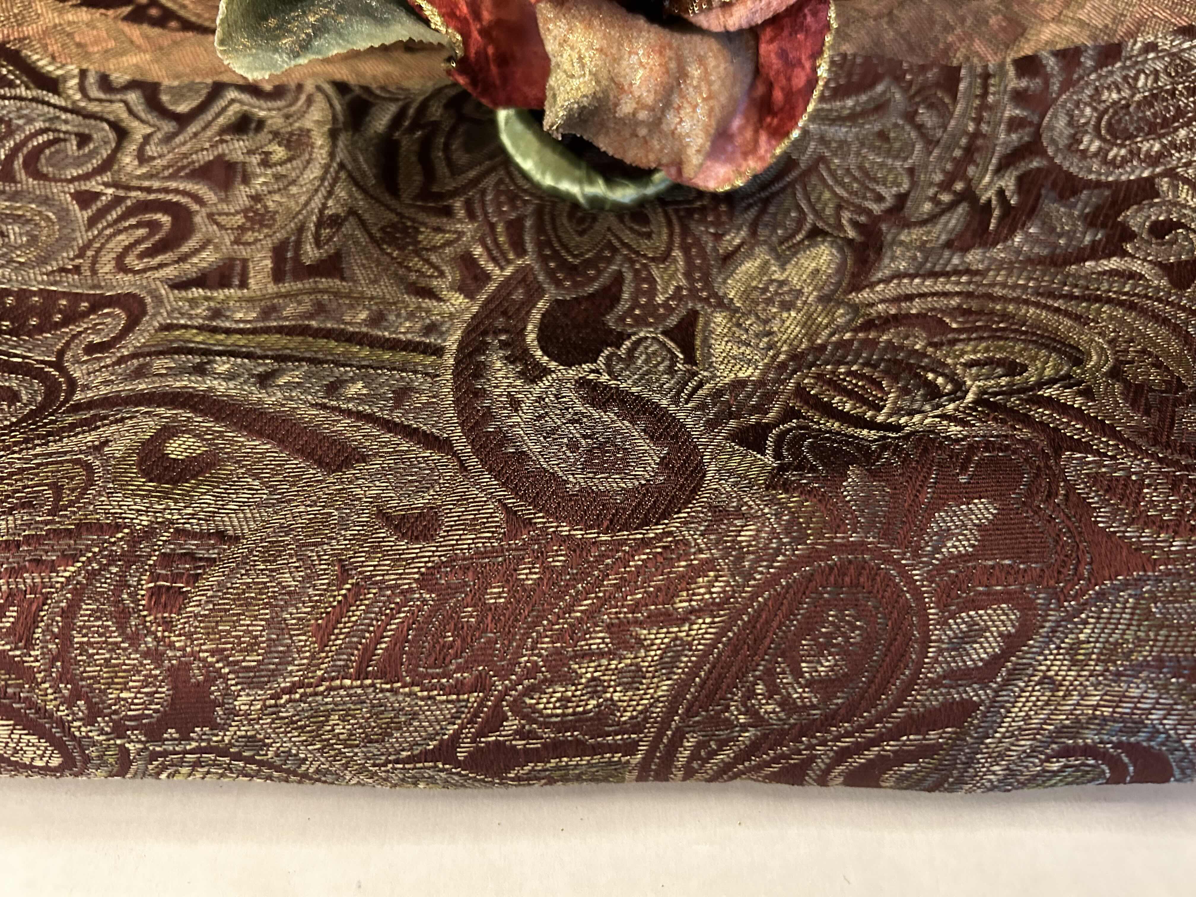 Photo 3 of PAISLEY TABLECLOTH AND BAG OF FLORAL NAPKIN RINGS