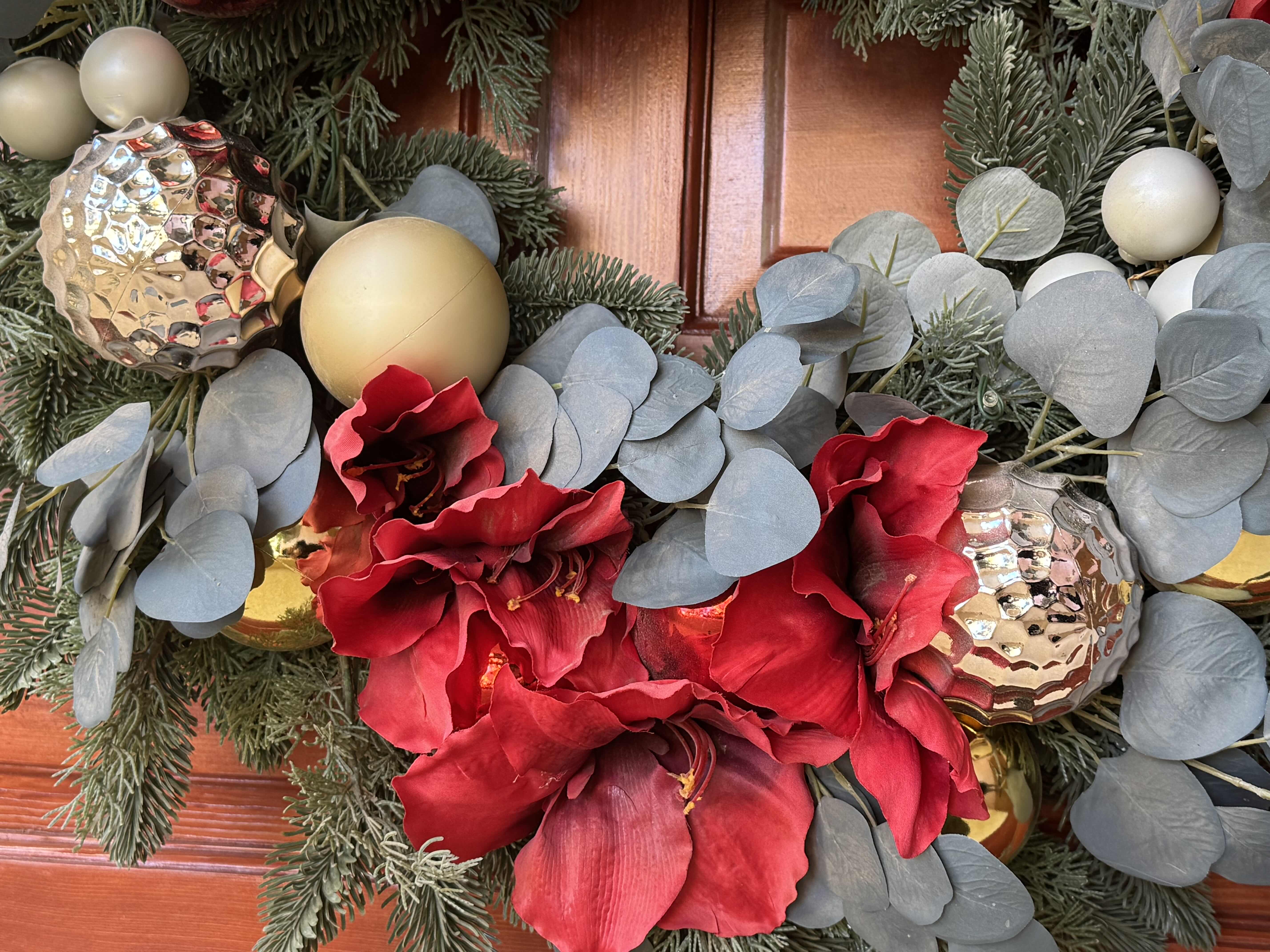 Photo 2 of 32” HOLIDAY WREATH