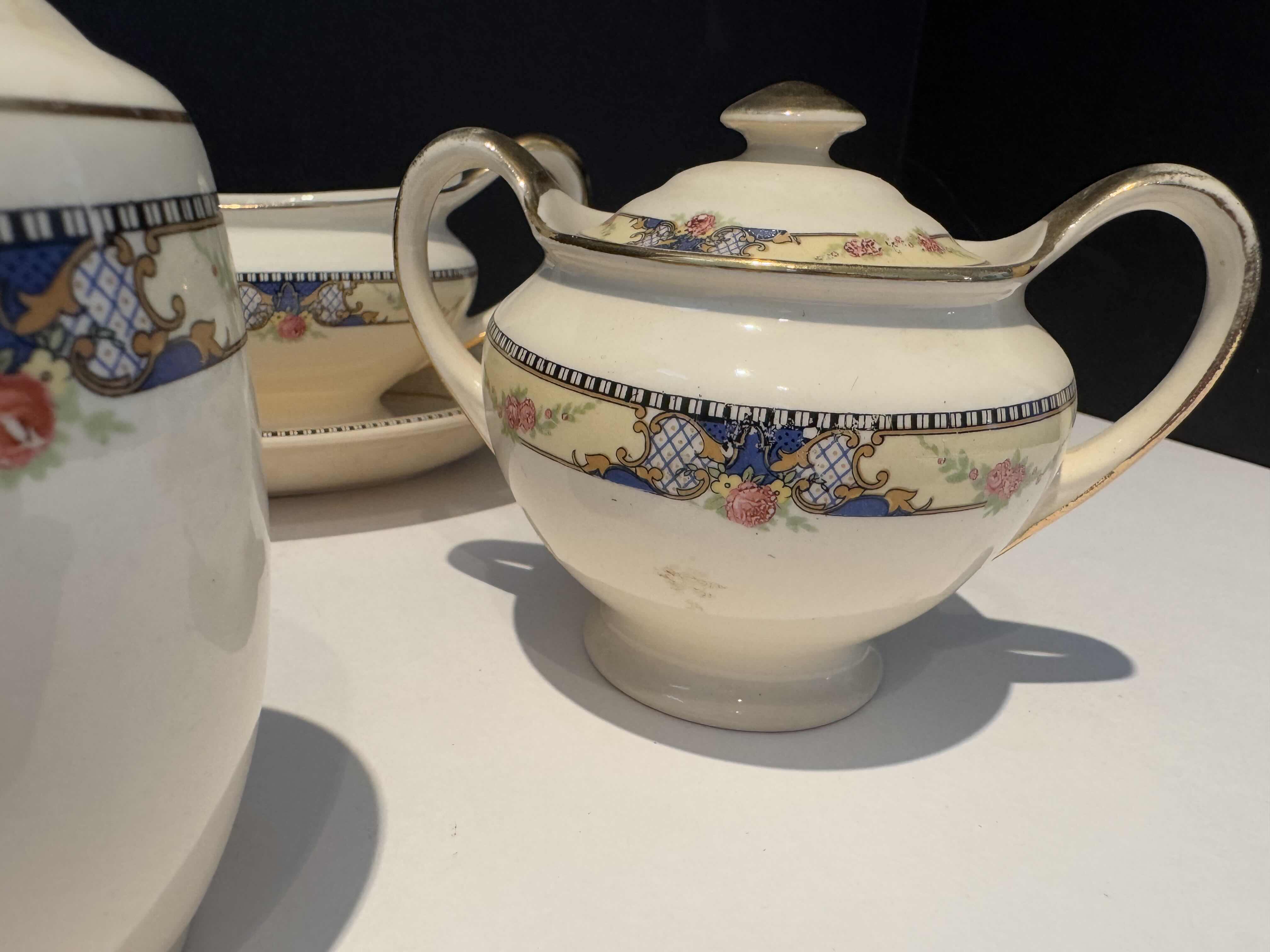 Photo 4 of 5- UNIVERSAL CAMBRIDGE SERVICE PIECES. GRAVY BOAT, SUGAR BOWL, CREAMER AND 1 SHAKER