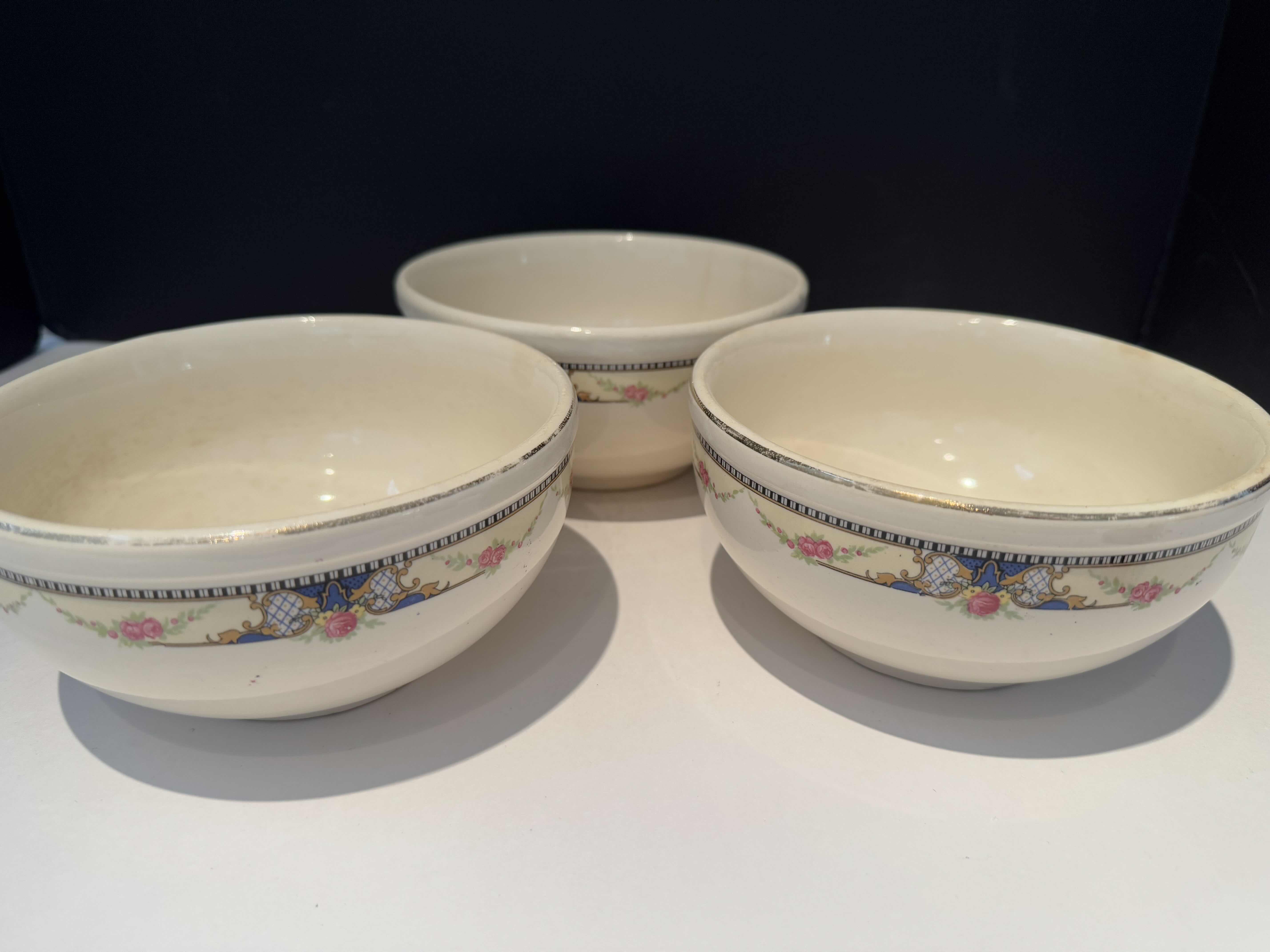 Photo 2 of 3- UNIVERSAL CAMBRIDGE SOUP BOWLS