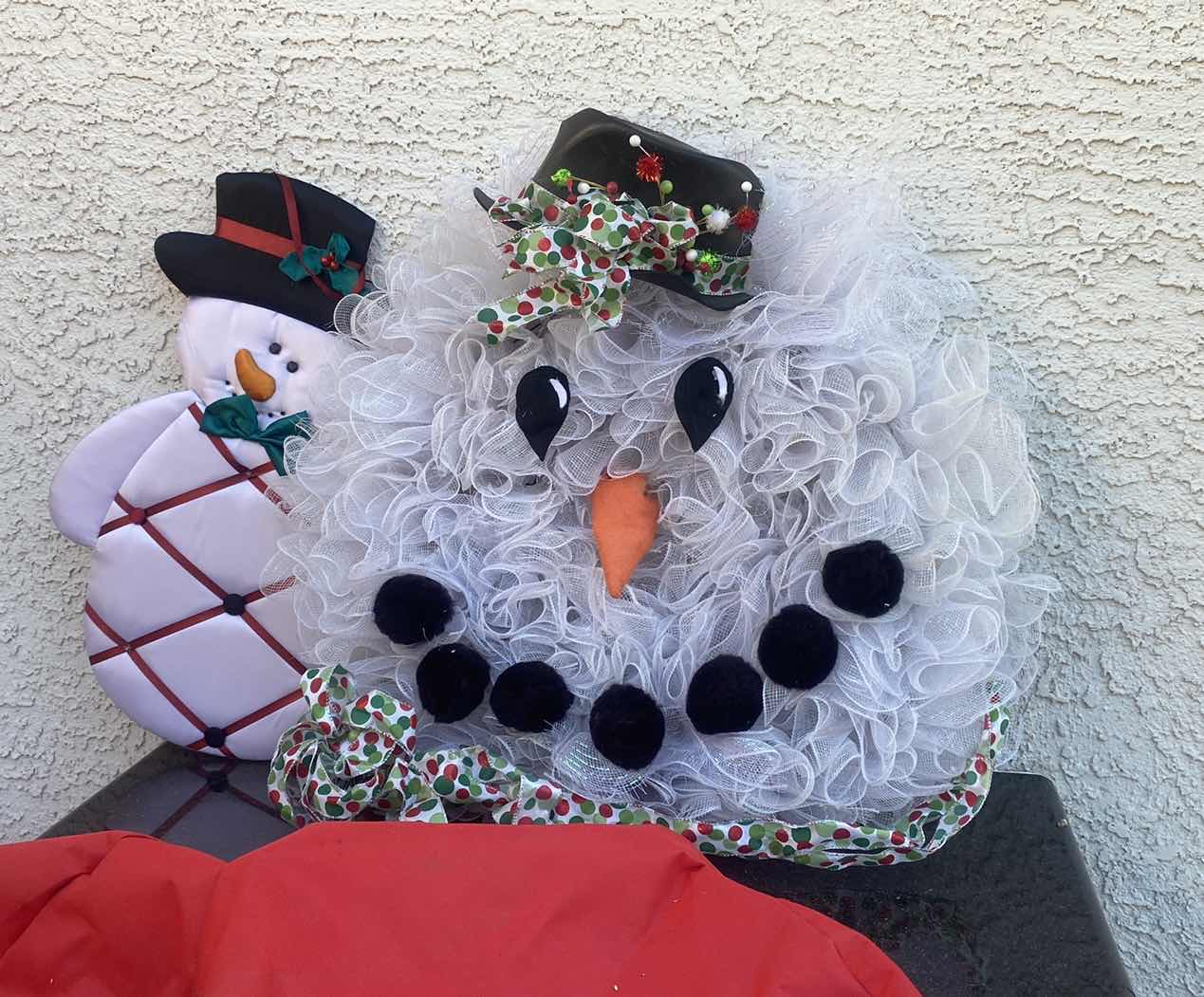 Photo 1 of SNOWMAN WREATH 24” WITH STORAGE BAG AND HANGING SNOWMAN H 24”