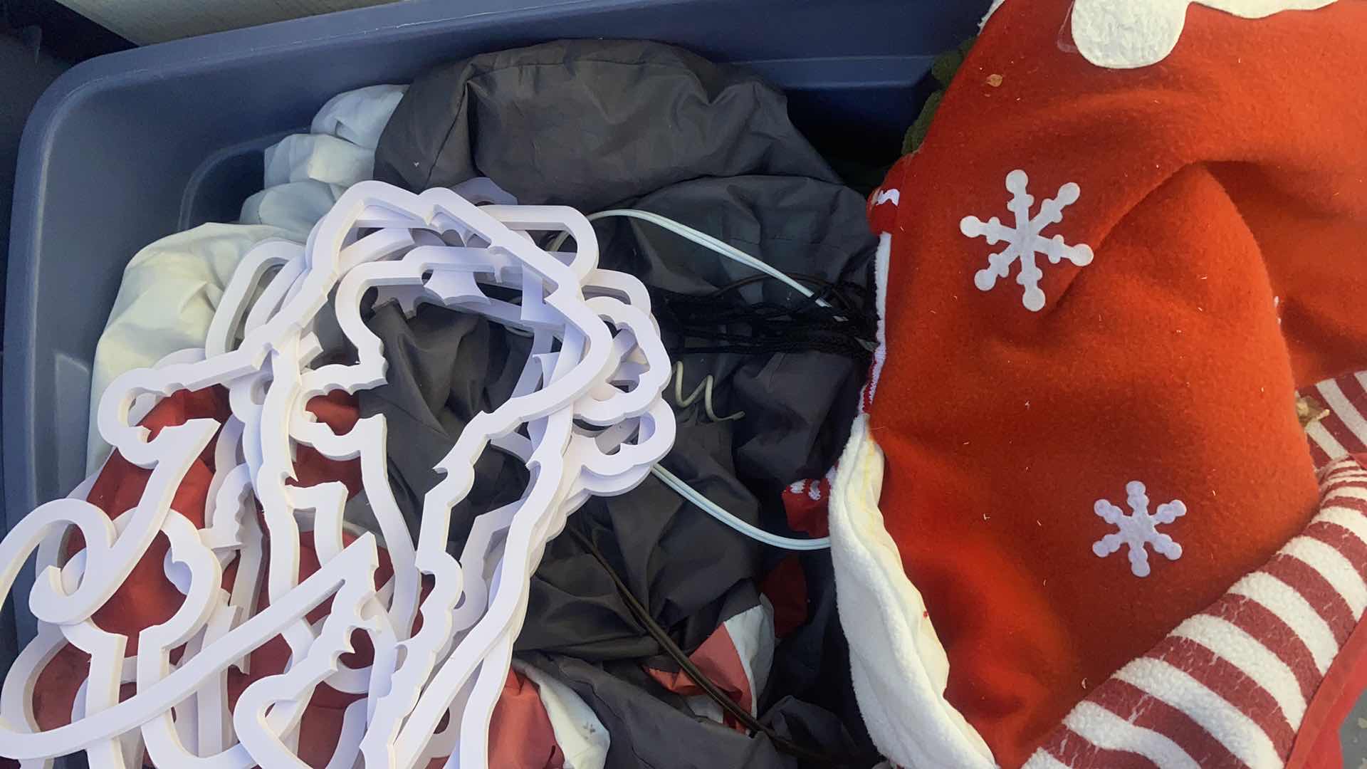 Photo 3 of 2 TOTES WITH CHRISTMAS, SNOWMAN AND BAG WITH INFLATABLE UNKNOWN CONDITION