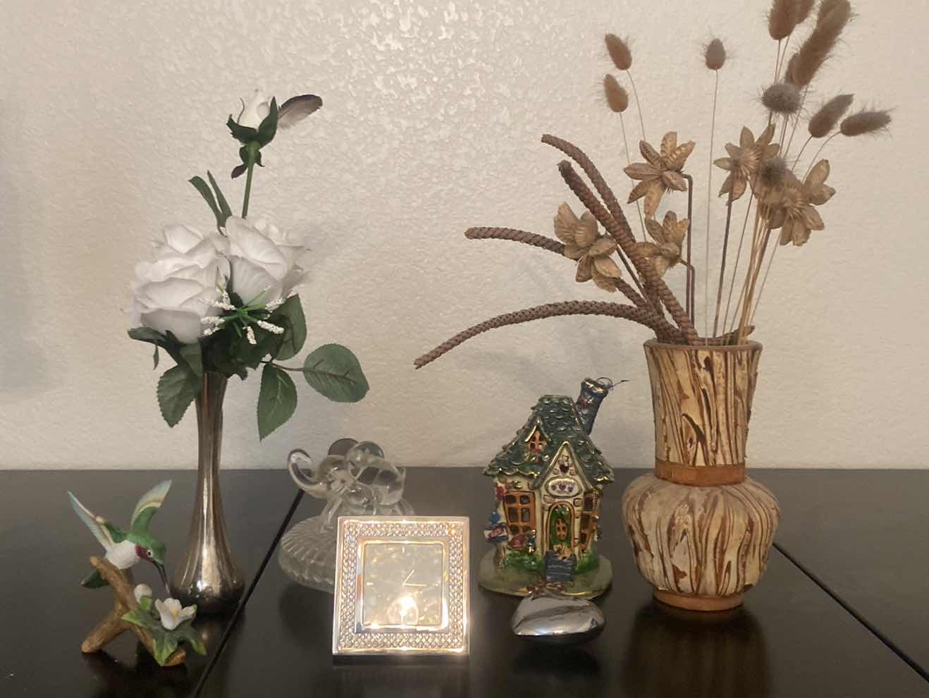 Photo 1 of HOME DECOR ASSORTMENT IN OFFICE
