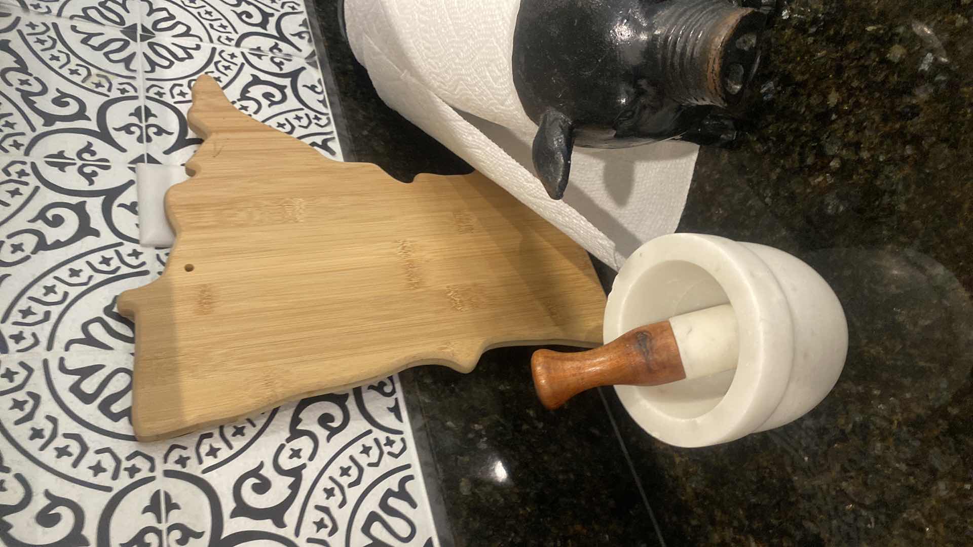 Photo 4 of PIG PAPER TOWEL HOLDER MORTAR & PESTAL CUTTING BOARD