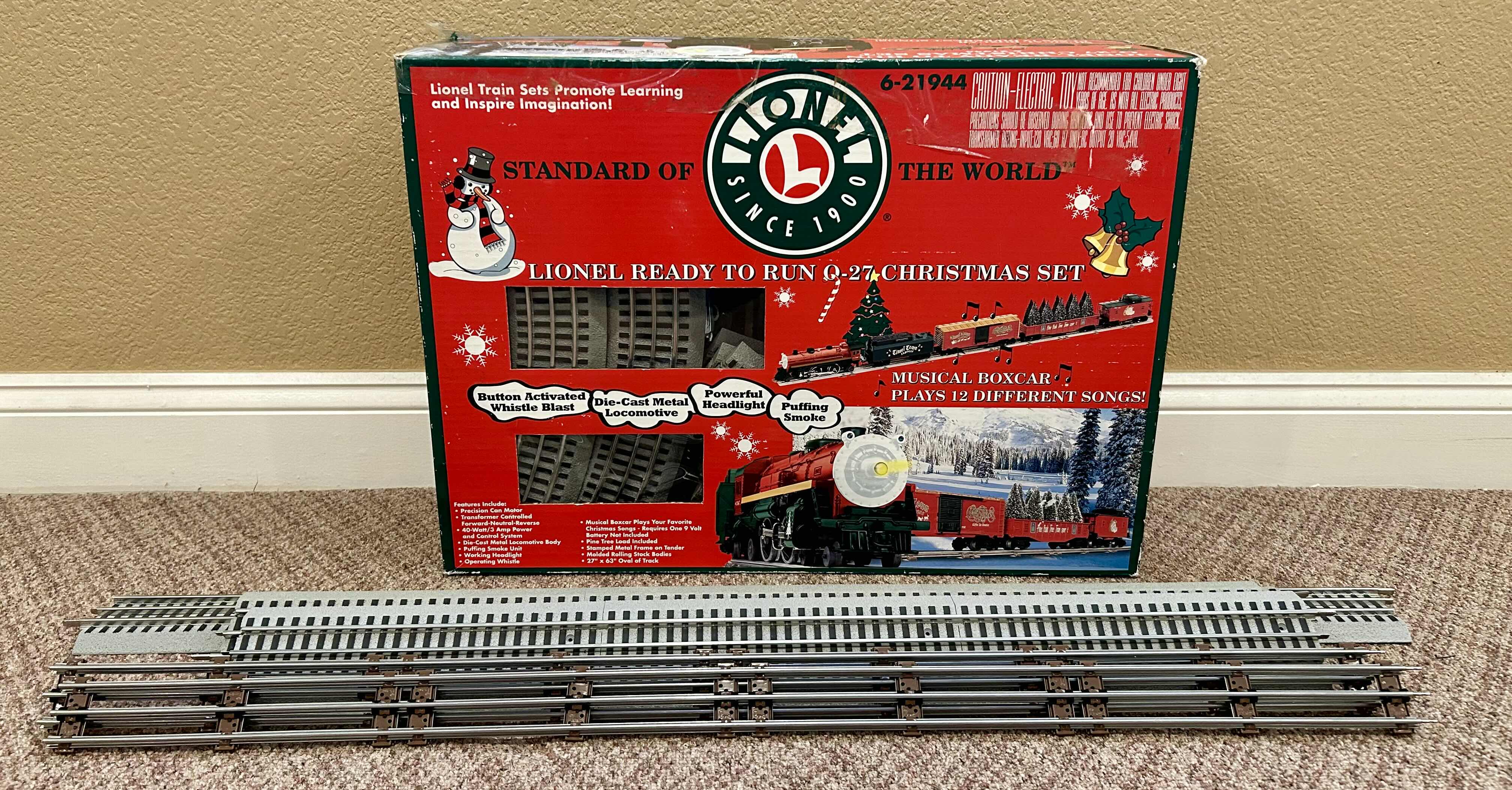 Photo 1 of LIONEL: READY TO RUN O-27 CHRISTMAS TRAIN SET 6-21944