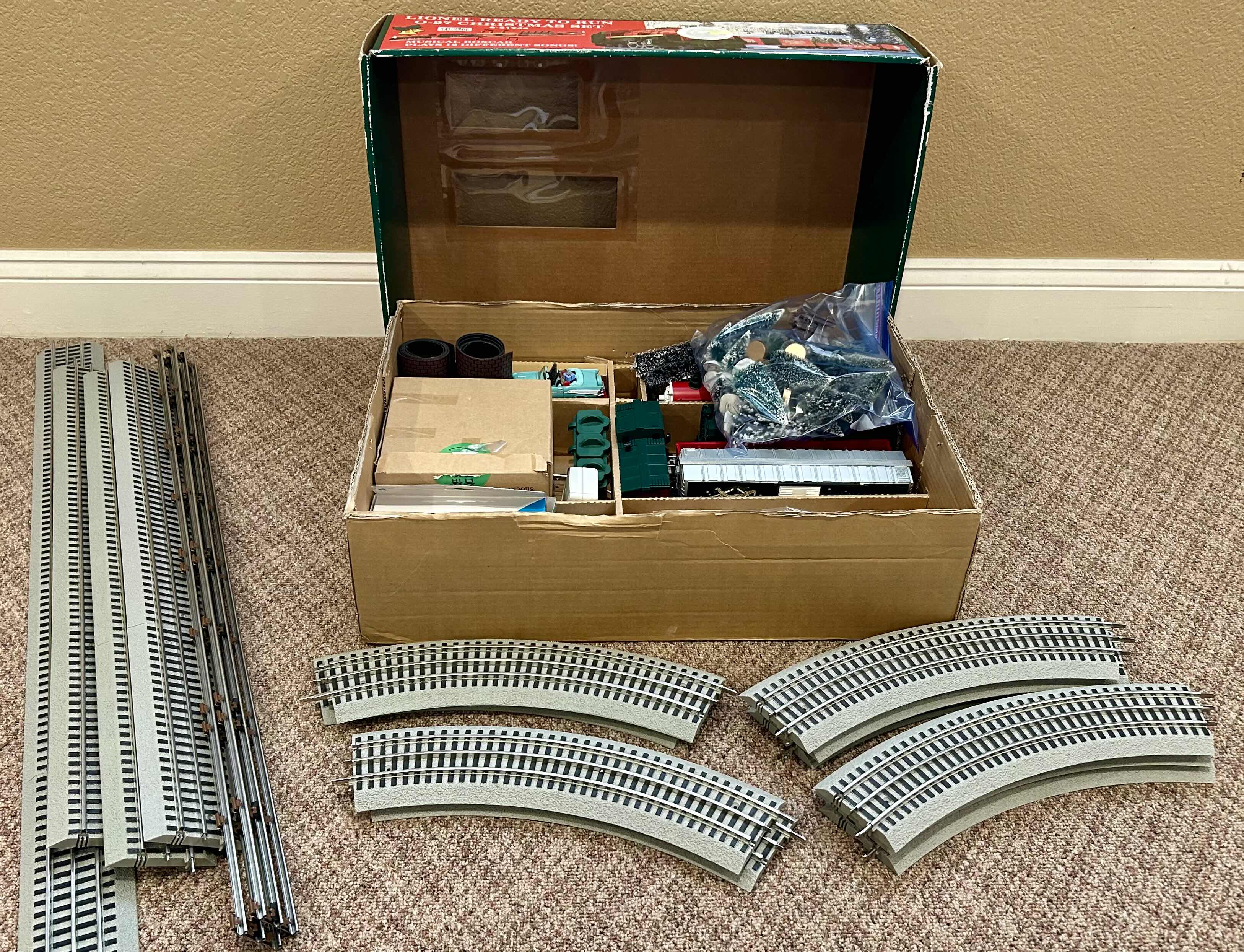 Photo 2 of LIONEL: READY TO RUN O-27 CHRISTMAS TRAIN SET 6-21944