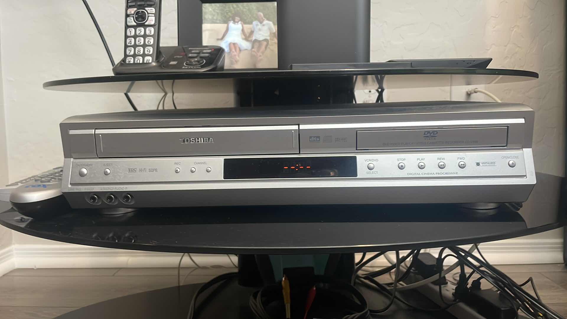 Photo 2 of TOSHIBA DVD VHS PLAYER