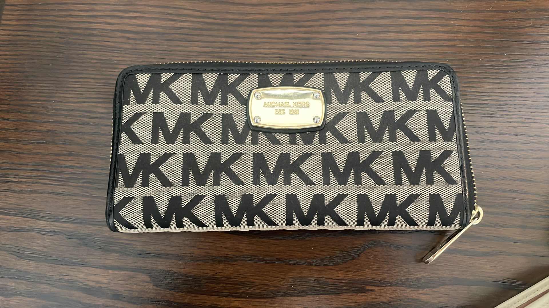 Photo 1 of MICHAEL KORS WOMENS WALLET 8”