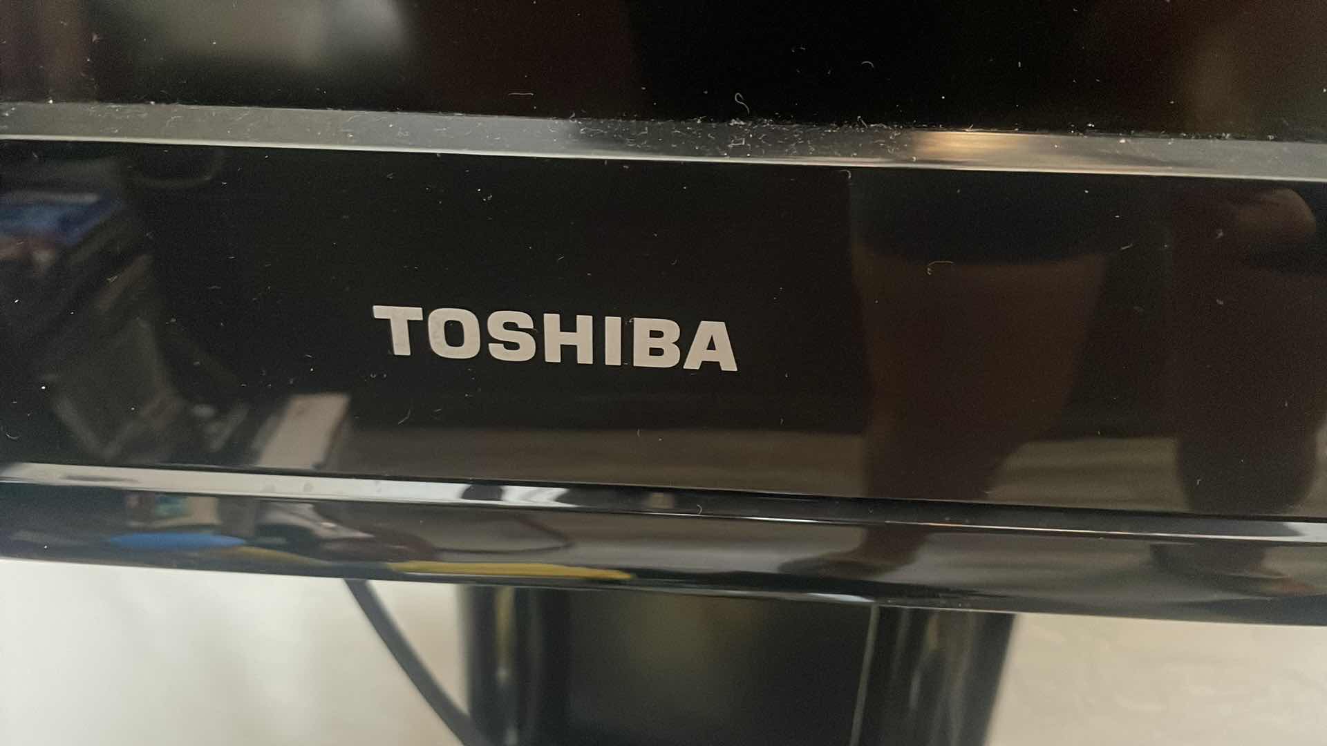 Photo 2 of 45” TV TOSHIBA