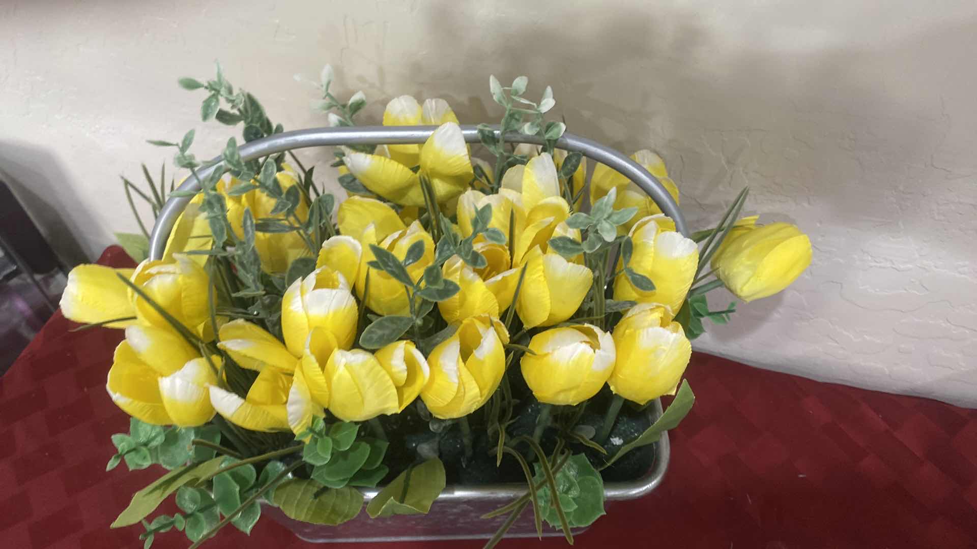 Photo 4 of TULIPS FAUX FLORAL 13” x 12” & LEMONS ALUMINUM SIGN 14 1/2“x 10 3/4”