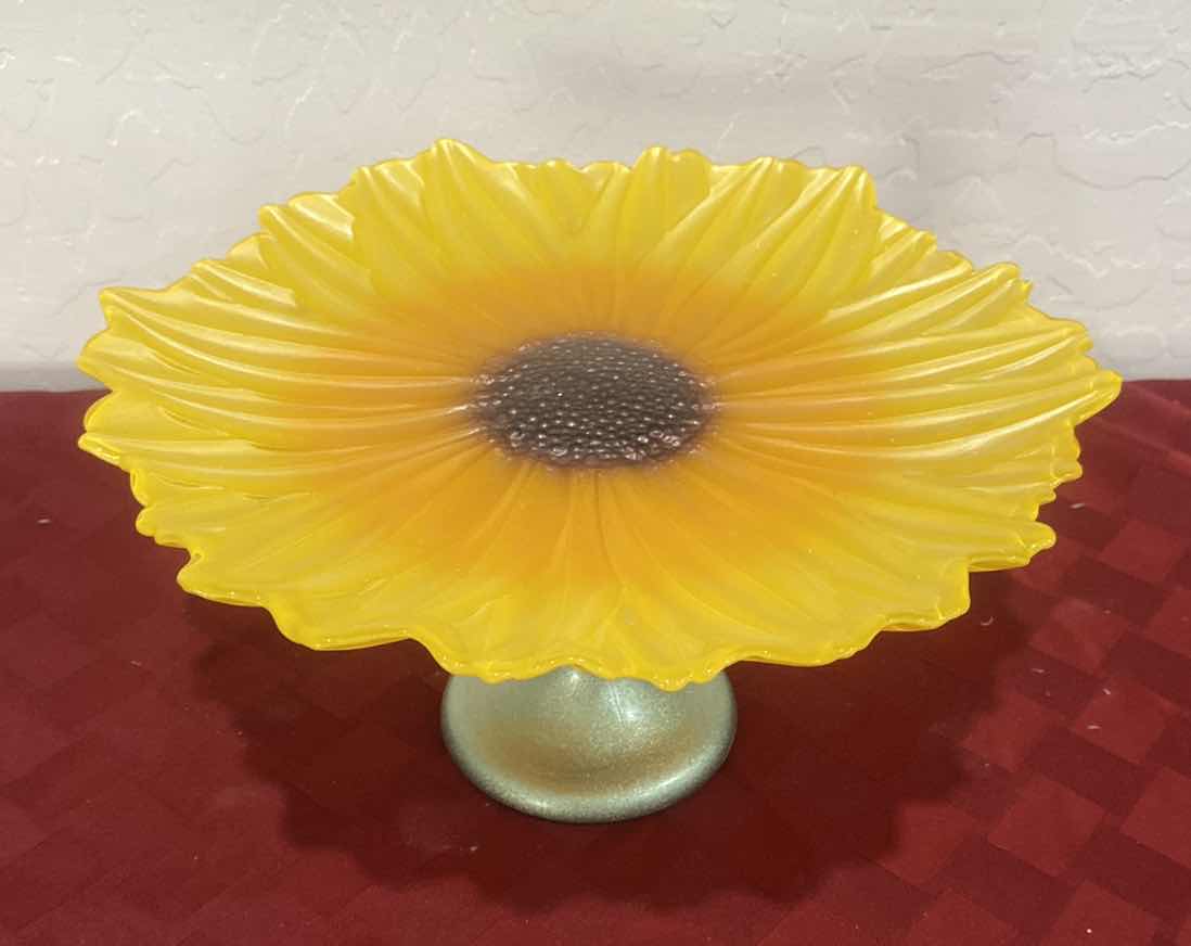 Photo 1 of SUNFLOWER CAKESTAND