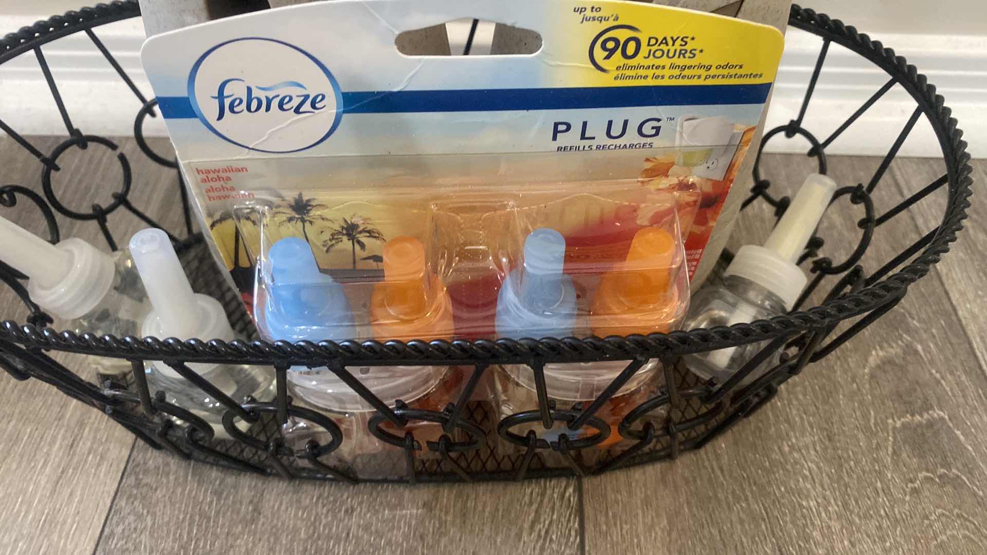 Photo 3 of GLADE BATTERY OPERATED AUR FRESHENERS WITH 3 GLADE REFILLS & 1 PKG FEBREZE REFILLS