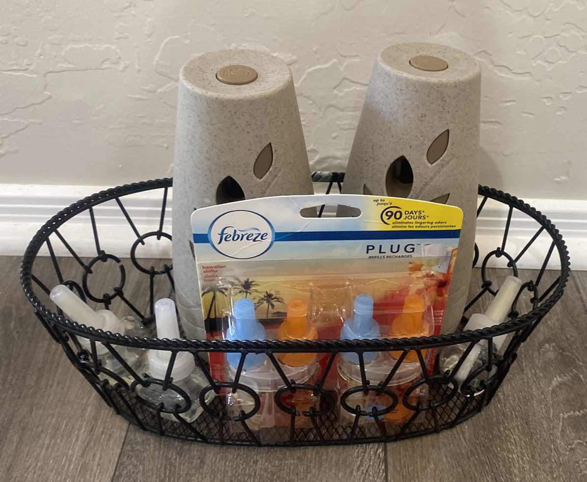 Photo 1 of GLADE BATTERY OPERATED AUR FRESHENERS WITH 3 GLADE REFILLS & 1 PKG FEBREZE REFILLS