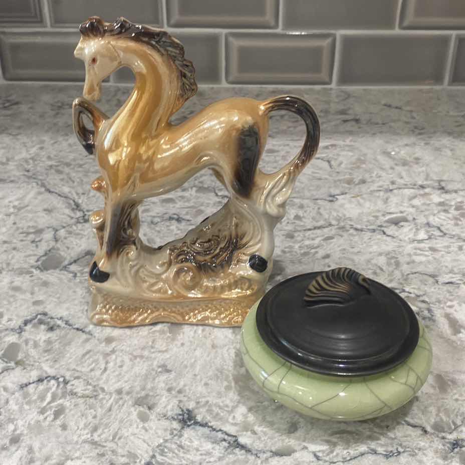 Photo 1 of VINTAGE LUSTERWARE HORSE H6 1/2” & JAR