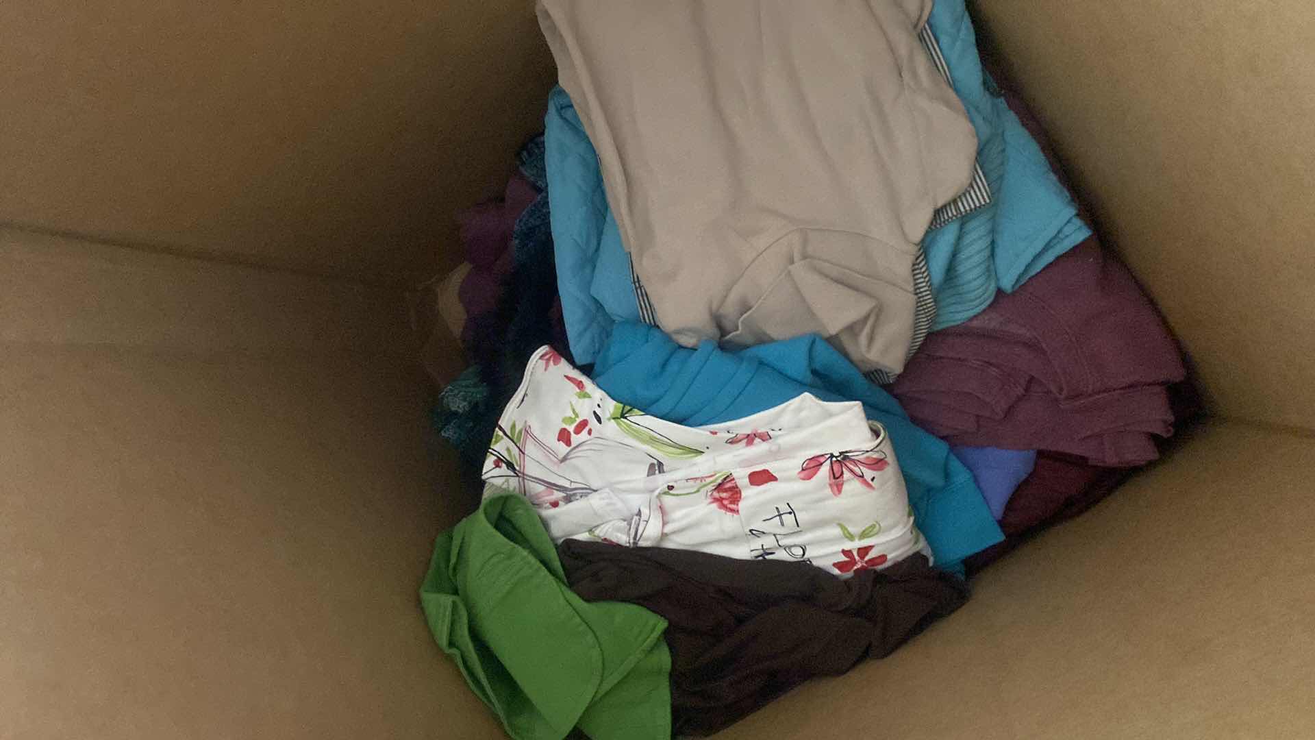 Photo 1 of BOX OF WOMENS CLOTHING ASSORTED SIZES