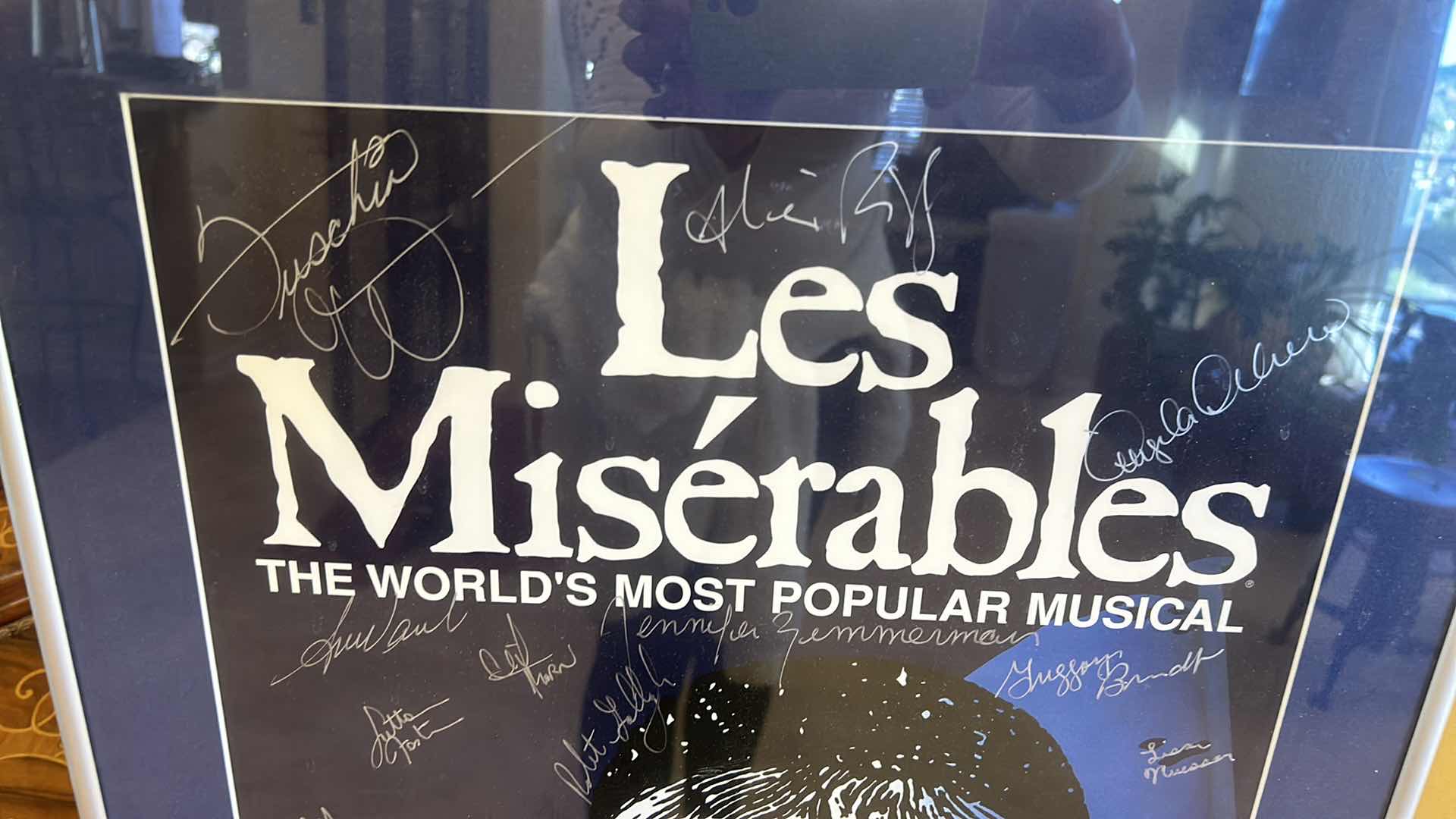 Photo 4 of FRAMED SIGNED POSTER LES MISÉRABLES THE WORLD’S MOST POPULAR MUSICAL. 
18” x 26”