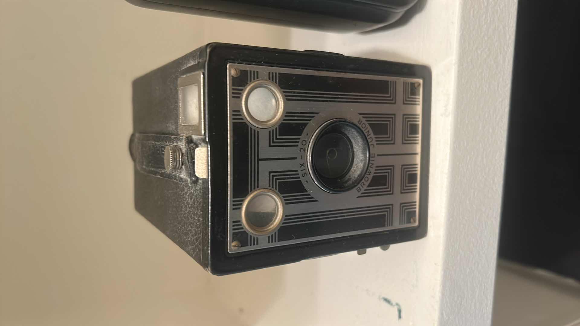 Photo 1 of VINTAGE KODAK 6 20 BROWNIE JR & VINTAGE SONY WEATHER, TV, FM, AM ,