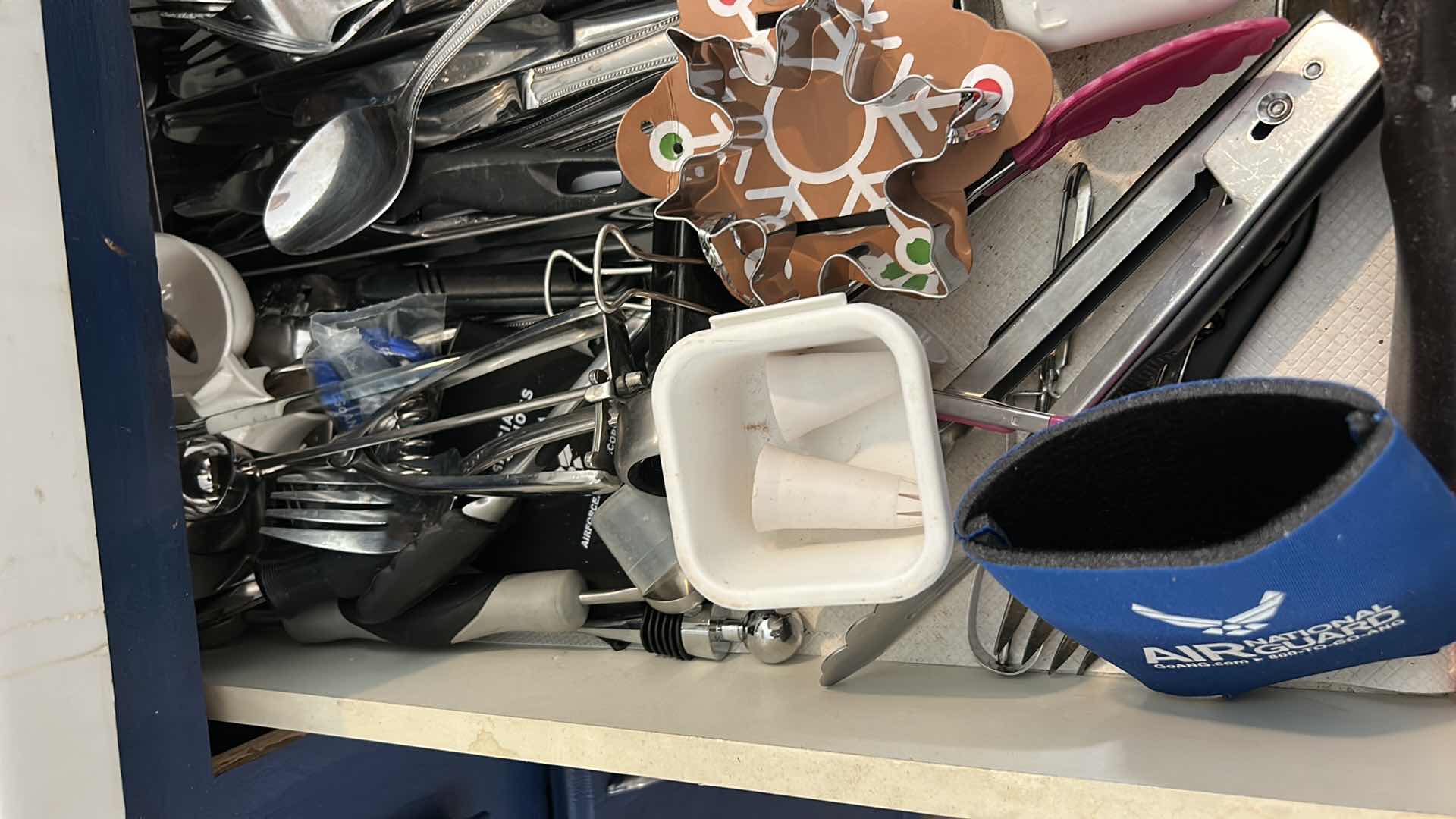 Photo 1 of CONTENTS OF DRAWER