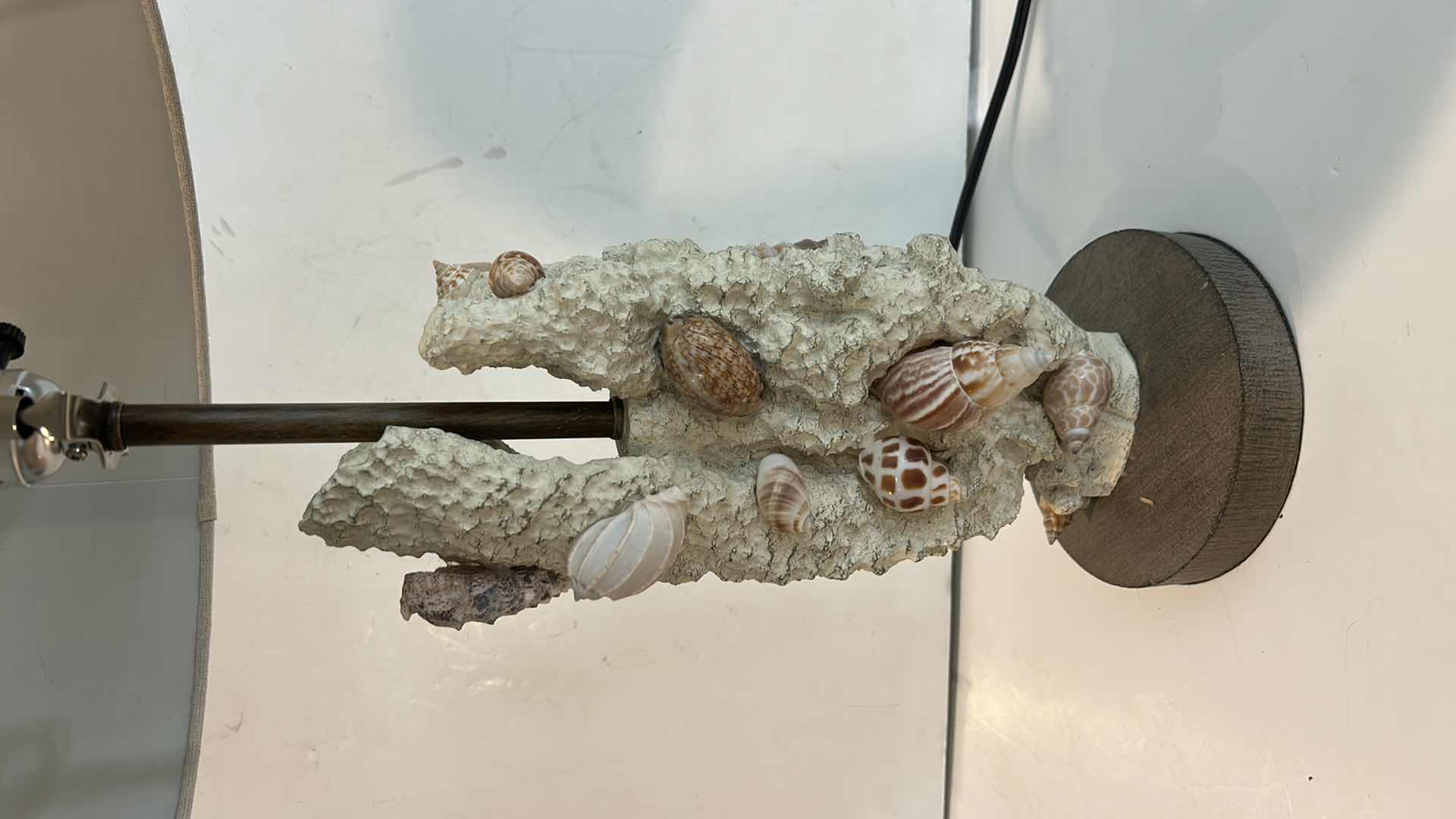 Photo 1 of SHELL LAMP H25”